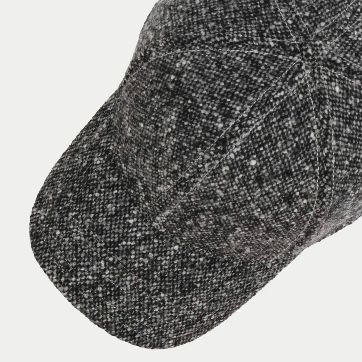Panneaux et surpiqûres de la casquette baseball Donegal noir et blanc Stetson, détail du sommet