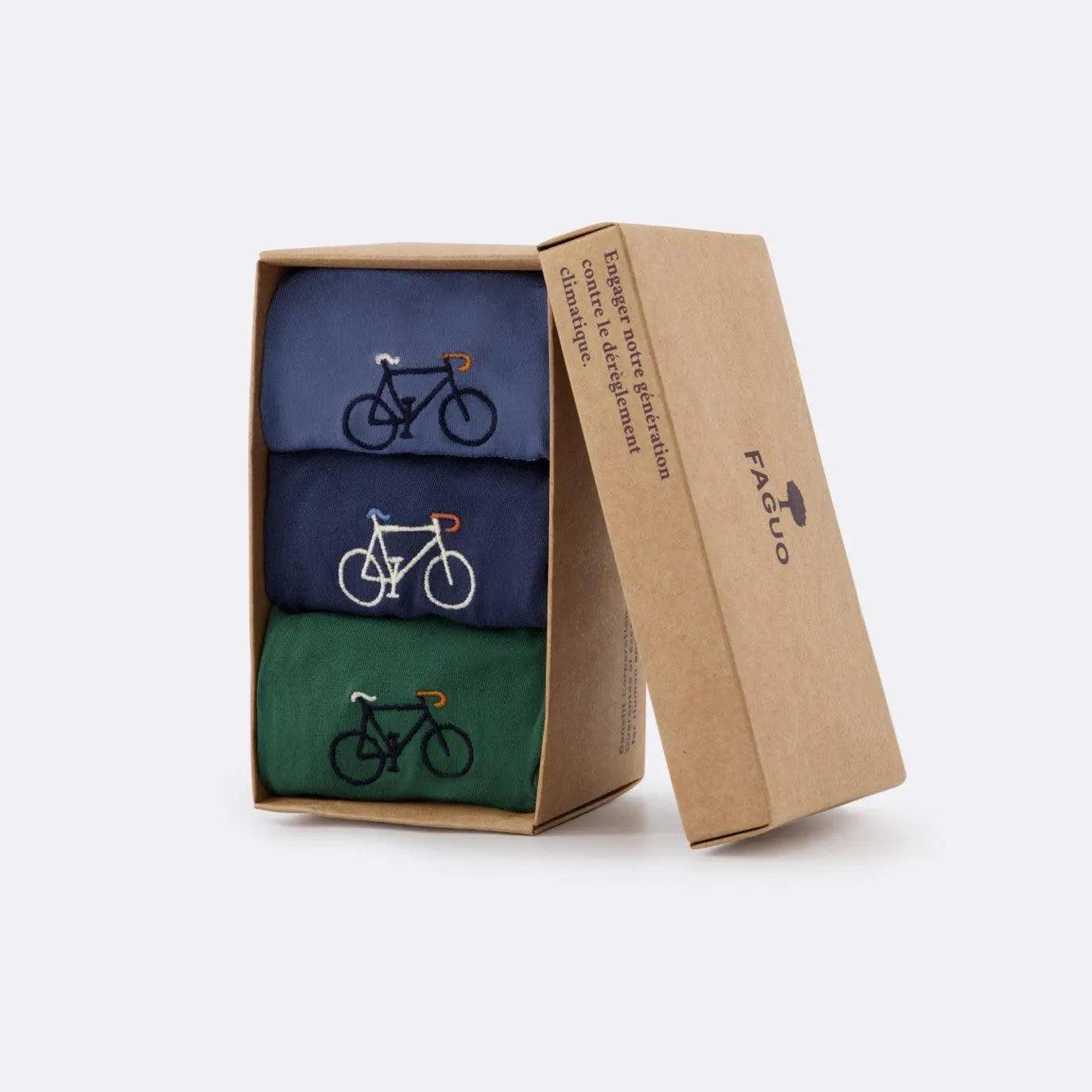 Coffret carton recyclé Faguo ouvert avec les 3 boxers vélo roulés : bleu jean, bleu marine et vert sapin