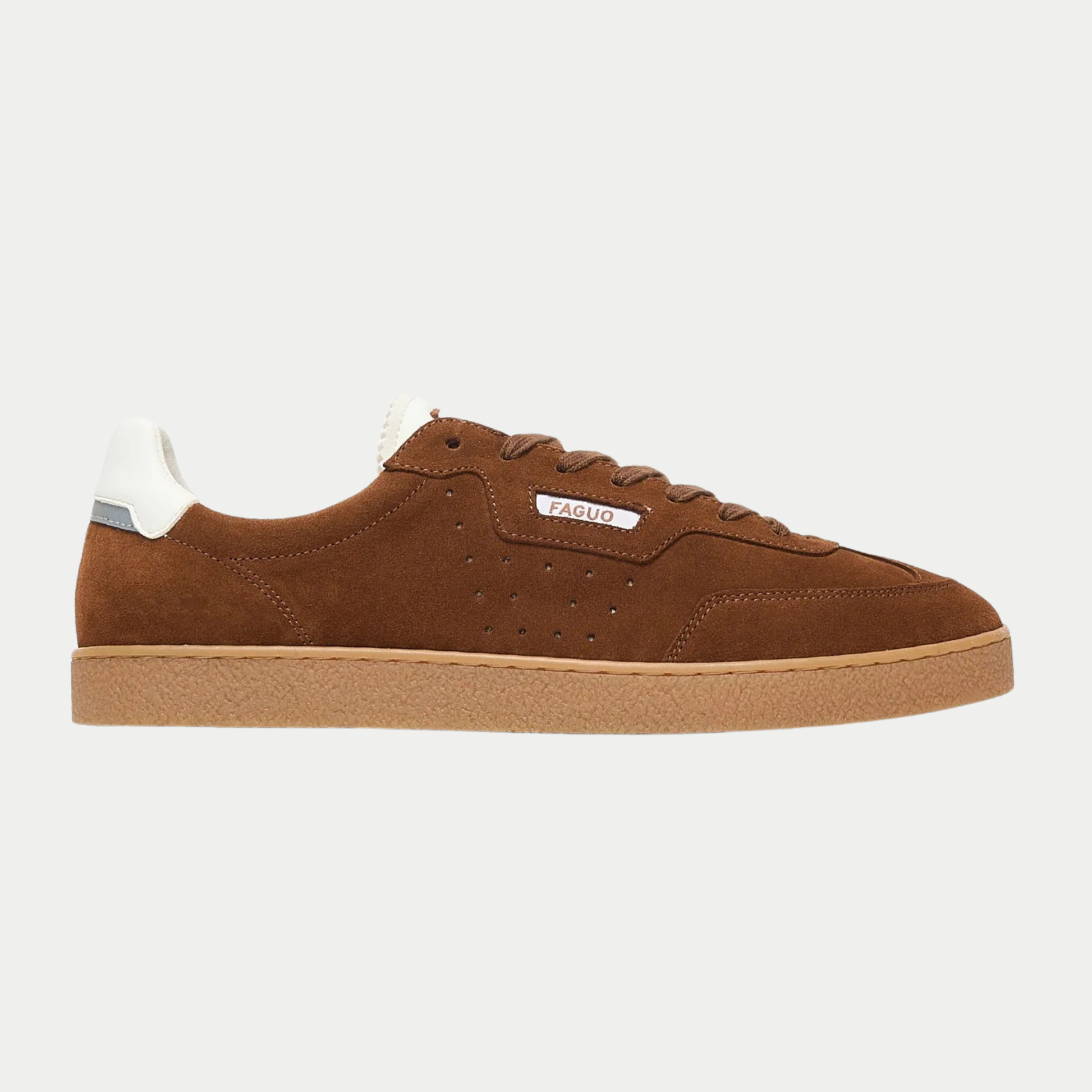 Baskets Lumbo camel Faguo, vue de profil : tige en cuir suède, contrefort blanc et semelle gomme caramel