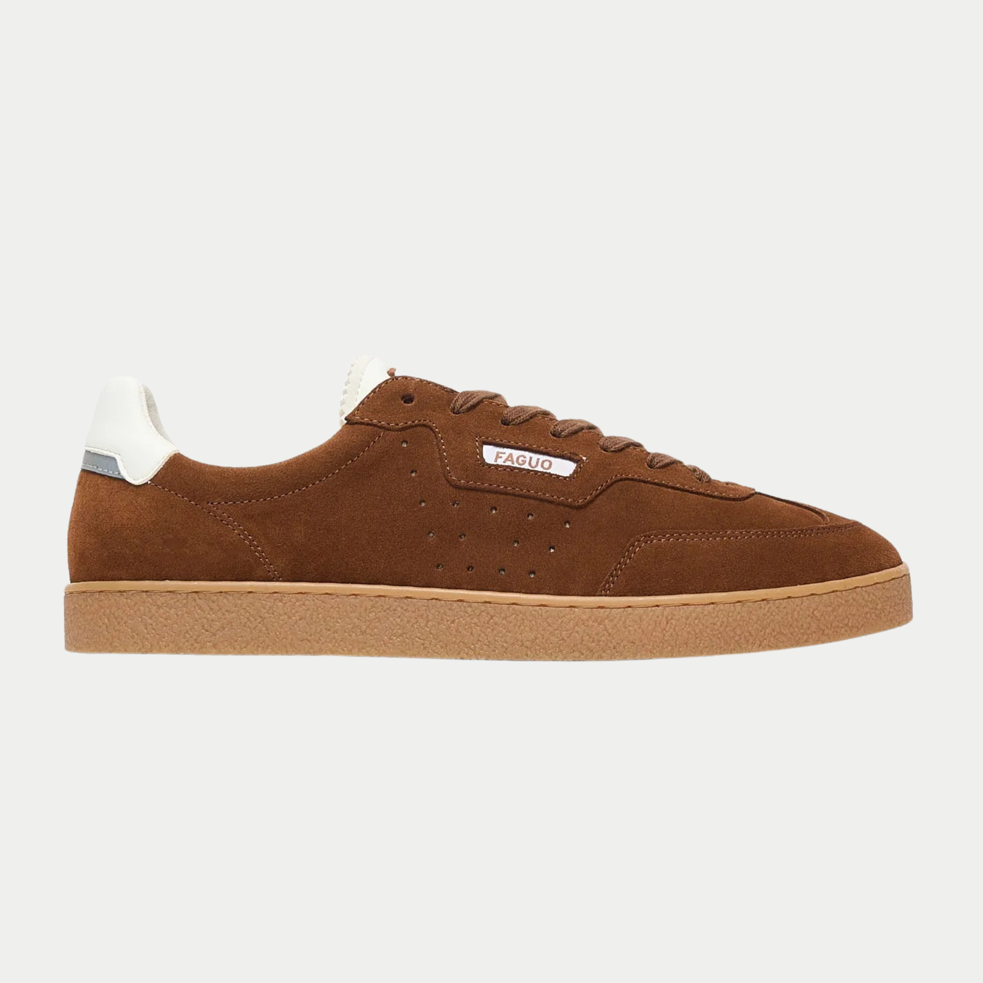 Baskets Lumbo camel Faguo, vue de profil : tige en cuir suède, contrefort blanc et semelle gomme caramel