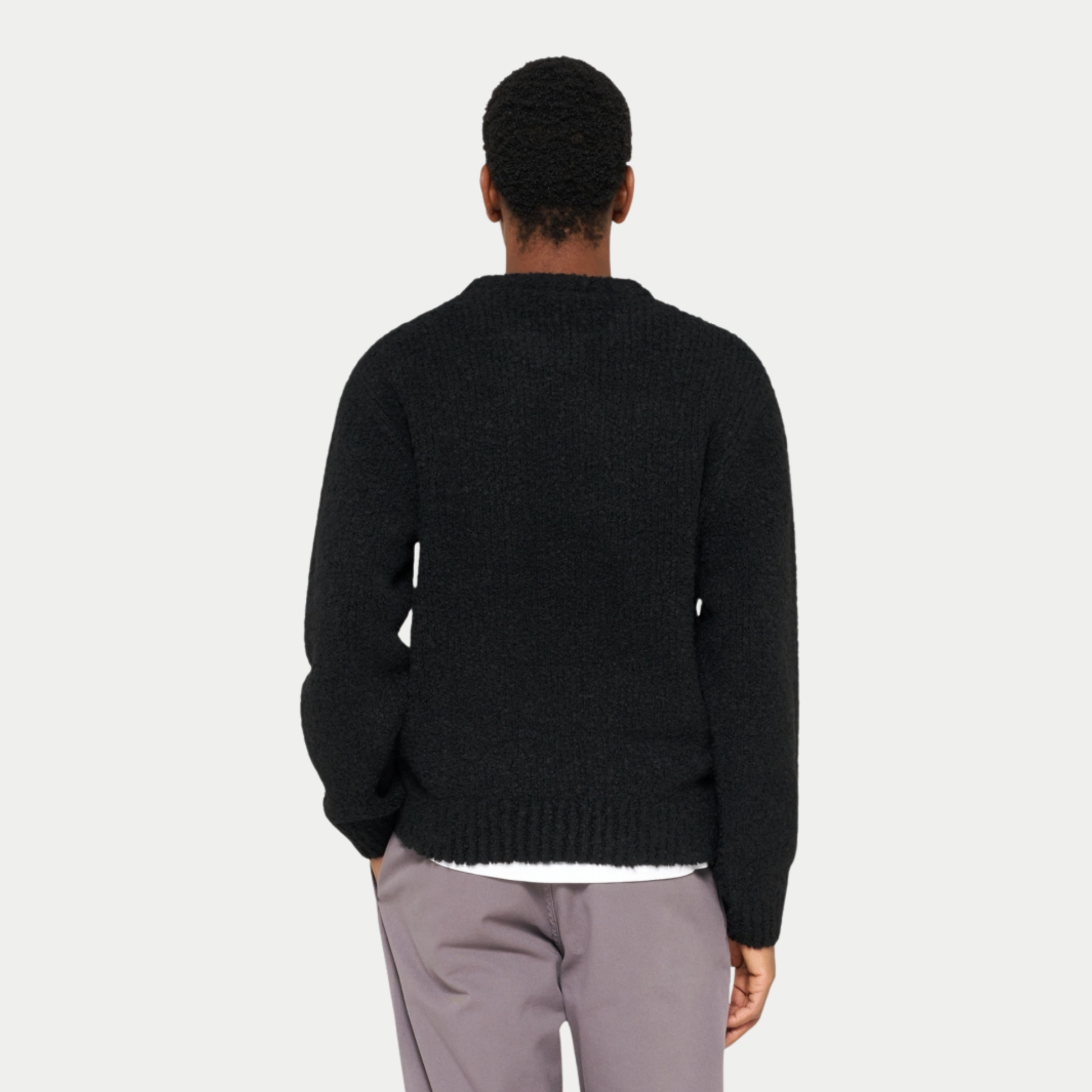 Pull Dun Edwin noir porté de dos, épaules tombantes et manches longues