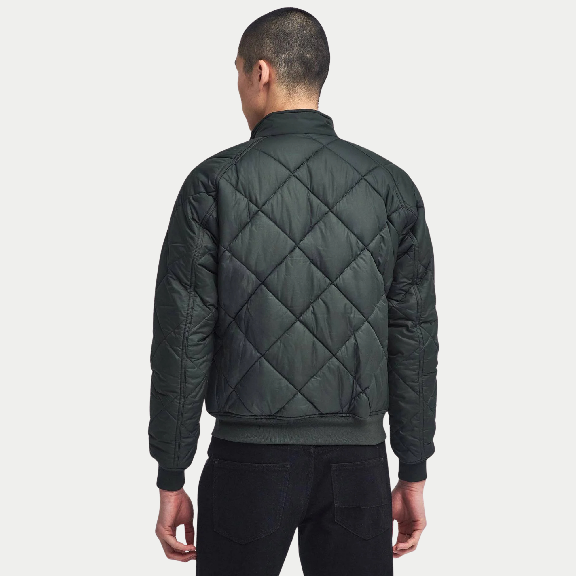 Blouson Merchant Sage porté de dos, large matelassage en carreaux et bords-côtes à l'ourlet