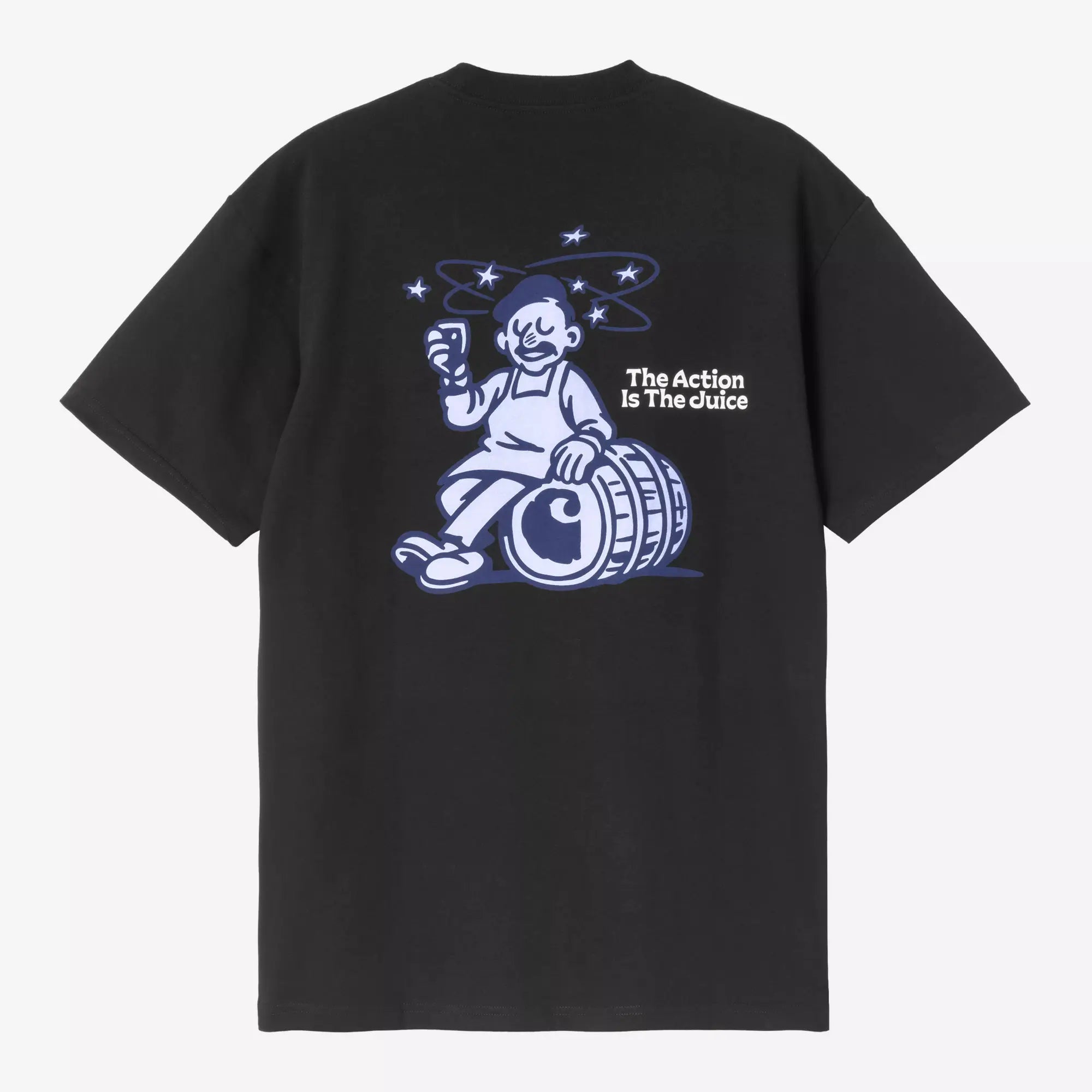 Dos du T-shirt Grape Picker noir à plat : vendangeur assis sur un tonneau, imprimé bleu marine et lavande, slogan The Action Is The Juice en blanc