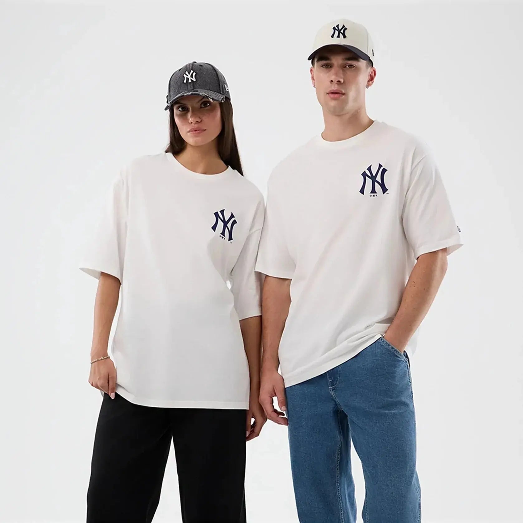 T-shirt oversize blanc New Era Yankees - mannequin homme porté