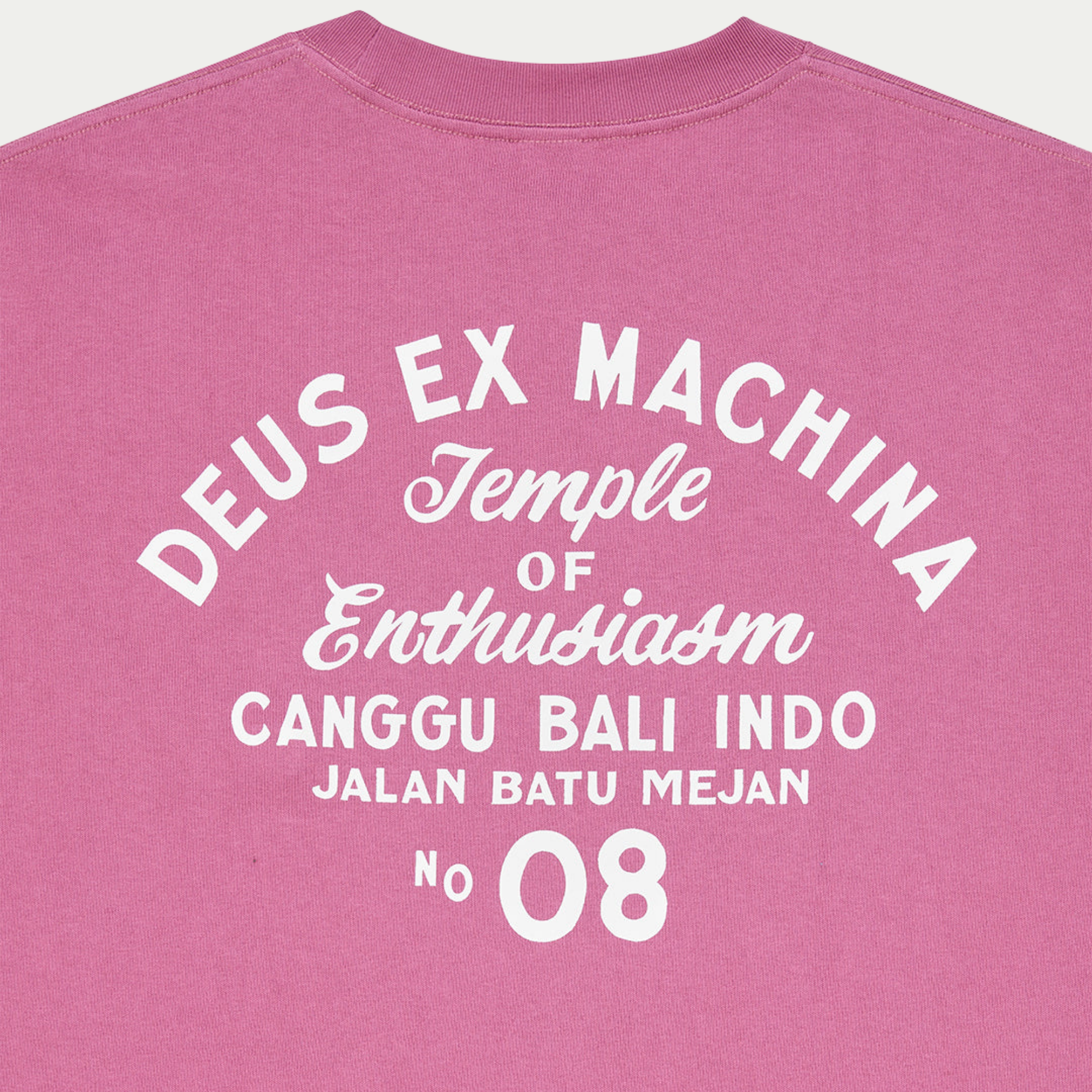 Gros plan de l'imprimé dos : Temple of Enthusiasm, Jalan Batu Mejan No 08, Canggu Bali, sur jersey rose
