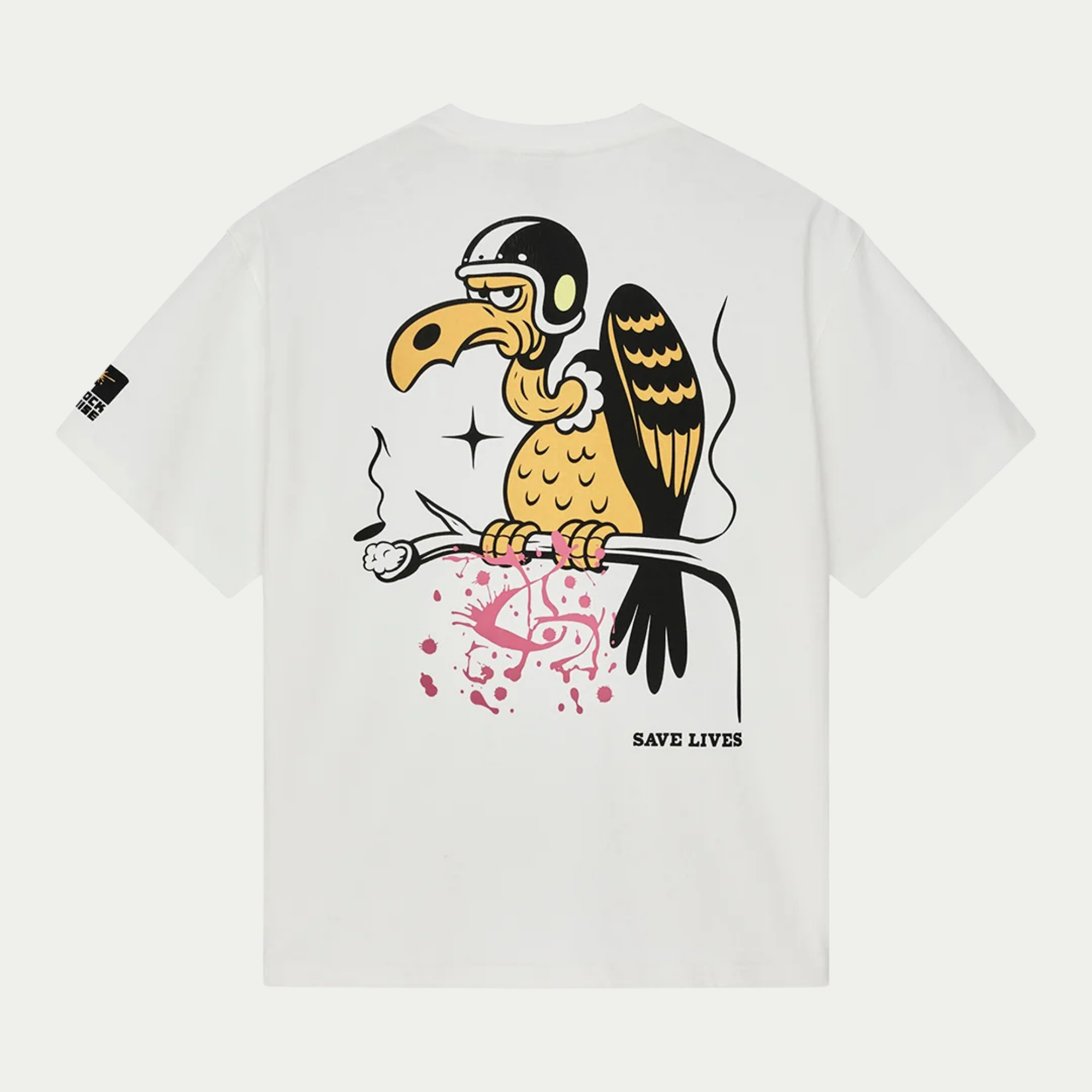 T-shirt Turpentine blanc Deus Ex Machina, vue de dos à plat, grand imprimé vautour casqué jaune et noir « Save Lives »