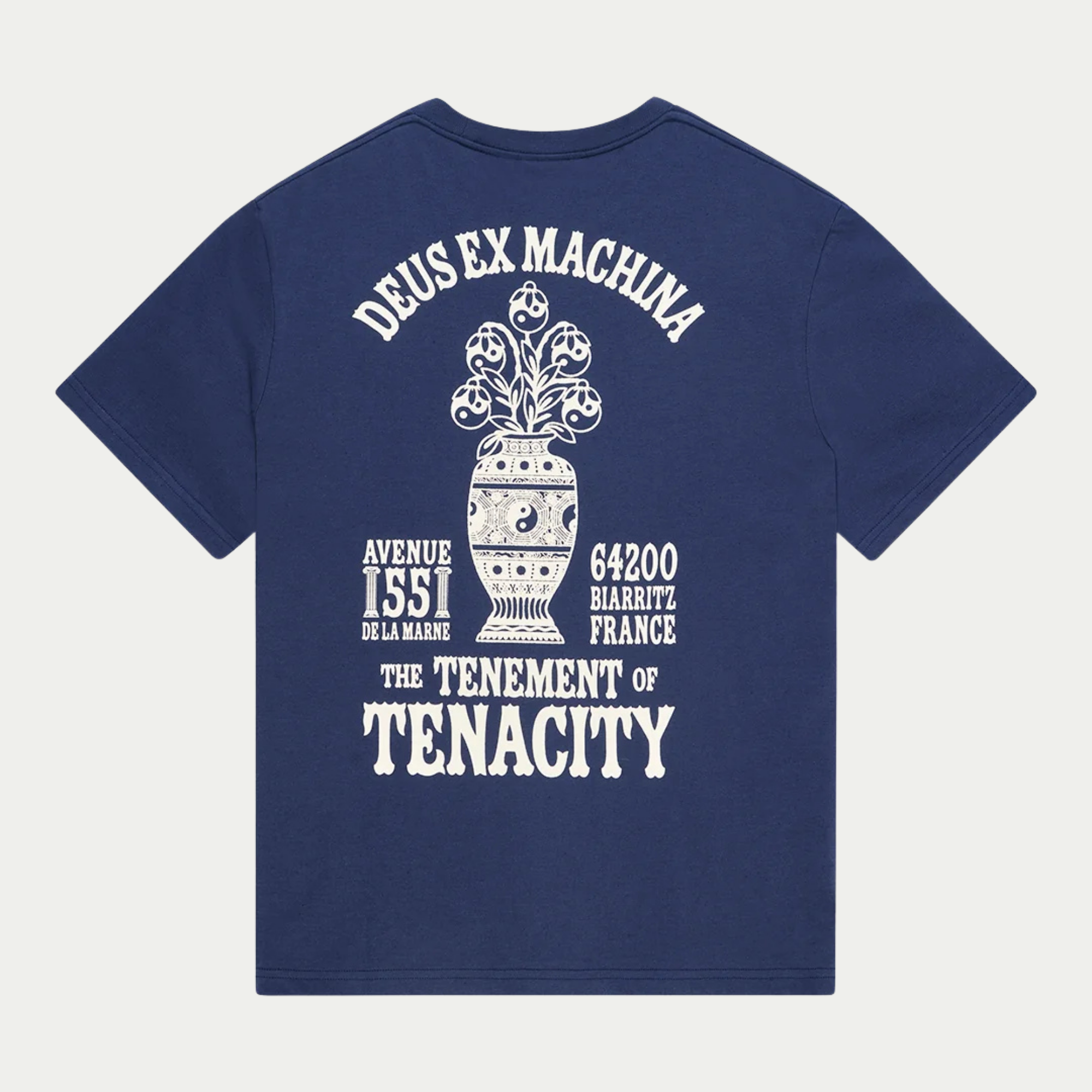 Dos du T-shirt Biarritz Ceramic bleu marine : vase en céramique fleuri écru, adresse Biarritz et The Tenement of Tenacity