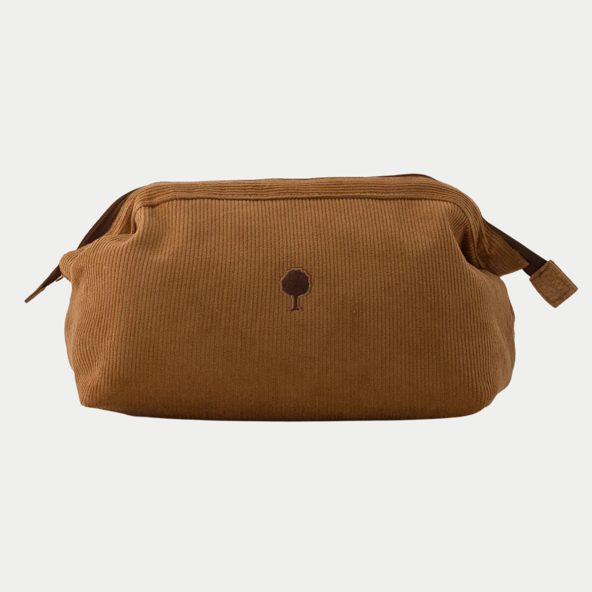Trousse de toilette Faguo en velours côtelé camel, vue de face fermée, arbre brodé ton sur ton au centre