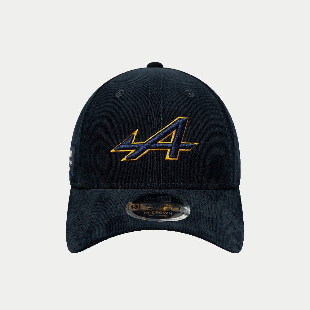 Casquette 9Forty M-crown Alpine velours bleu marine New Era - face avant, logo Alpine brodé cerclé de jaune d'or