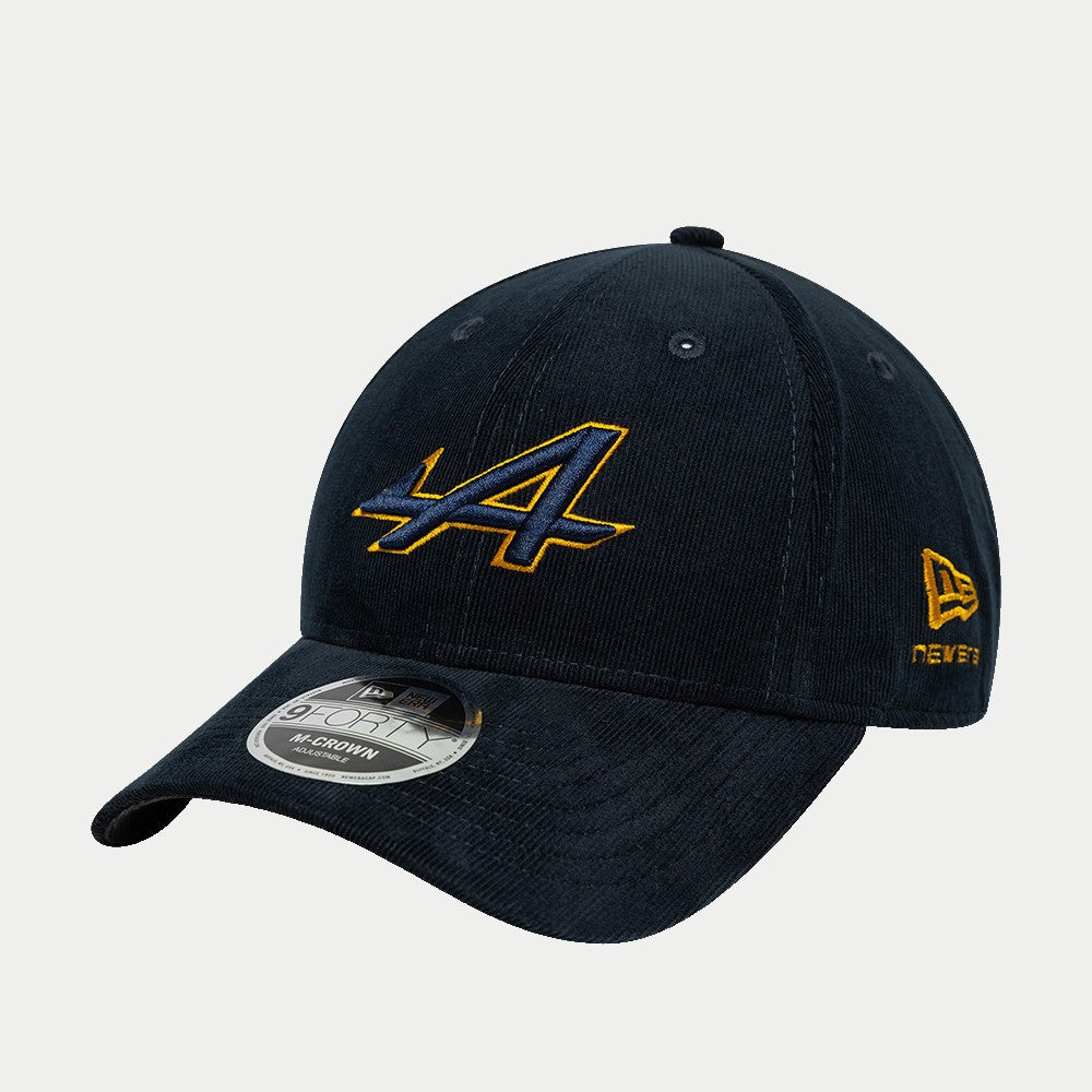 Casquette 9Forty M-crown Alpine velours bleu marine New Era - trois quarts, drapeau New Era brodé jaune d'or