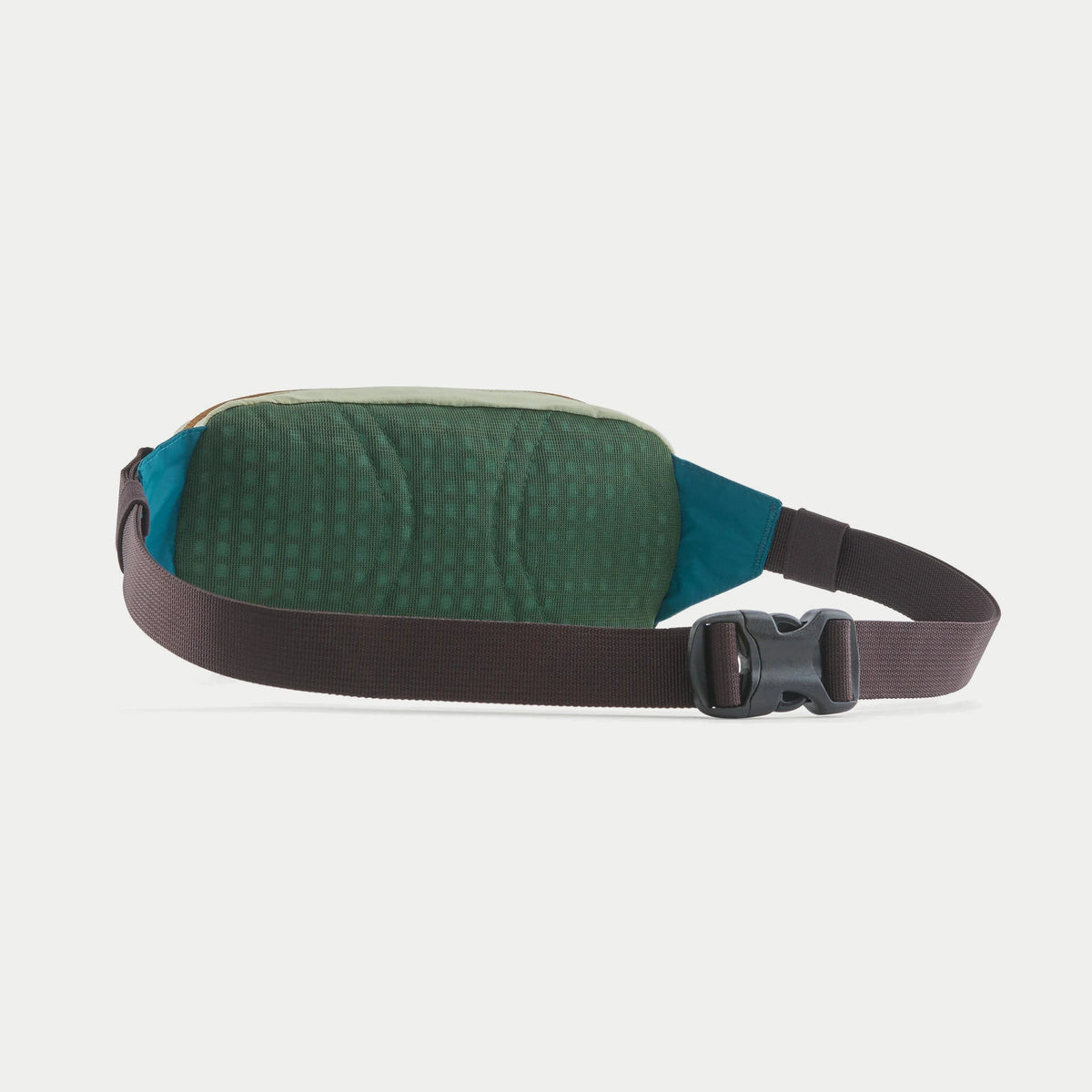 Dos de la banane Terravia Mini Hip Patagonia : panneau mesh vert, côtés bleu canard, boucle clip noire sur sangle brune