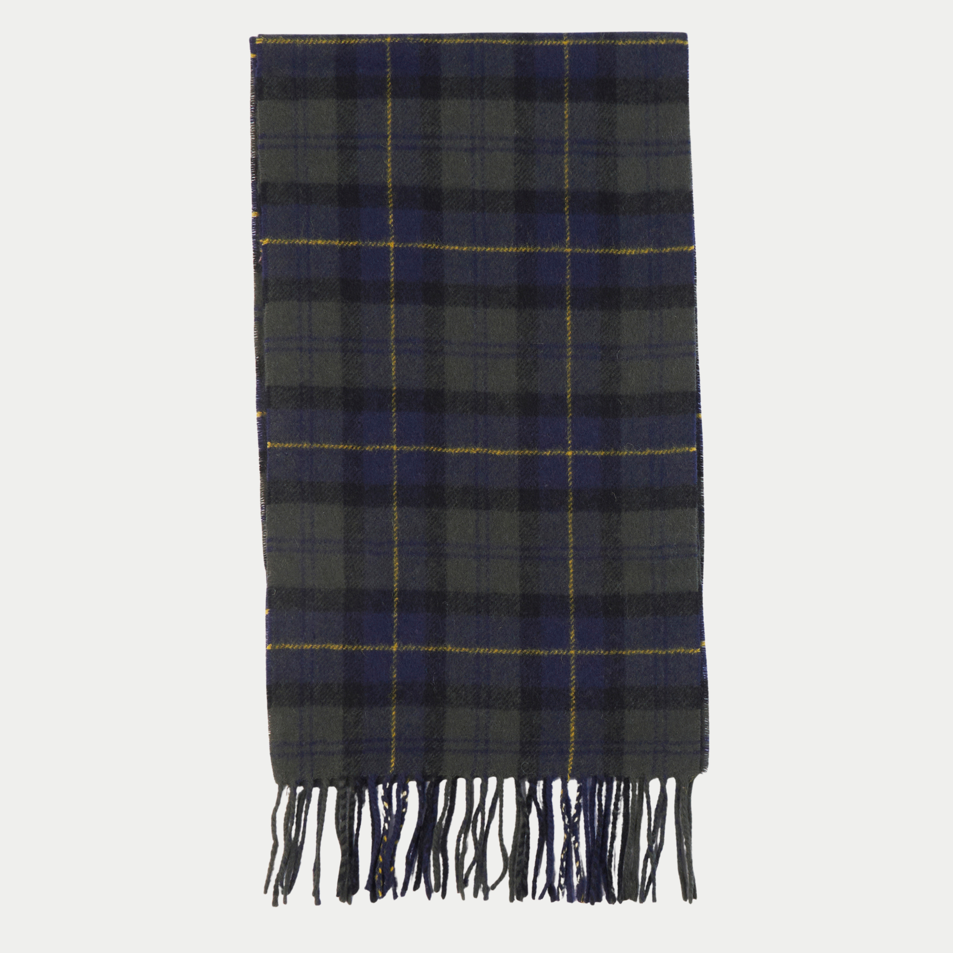 Écharpe tartan Barbour à plat : larges carreaux vert foncé et marine, filets moutarde, franges sombres.