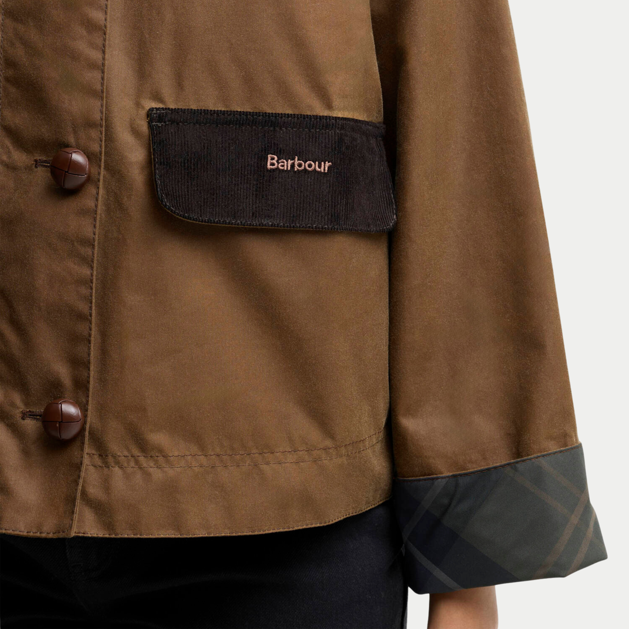 Poche à rabat en velours de la veste Adina, broderie Barbour, boutons football et poignet doublé tartan