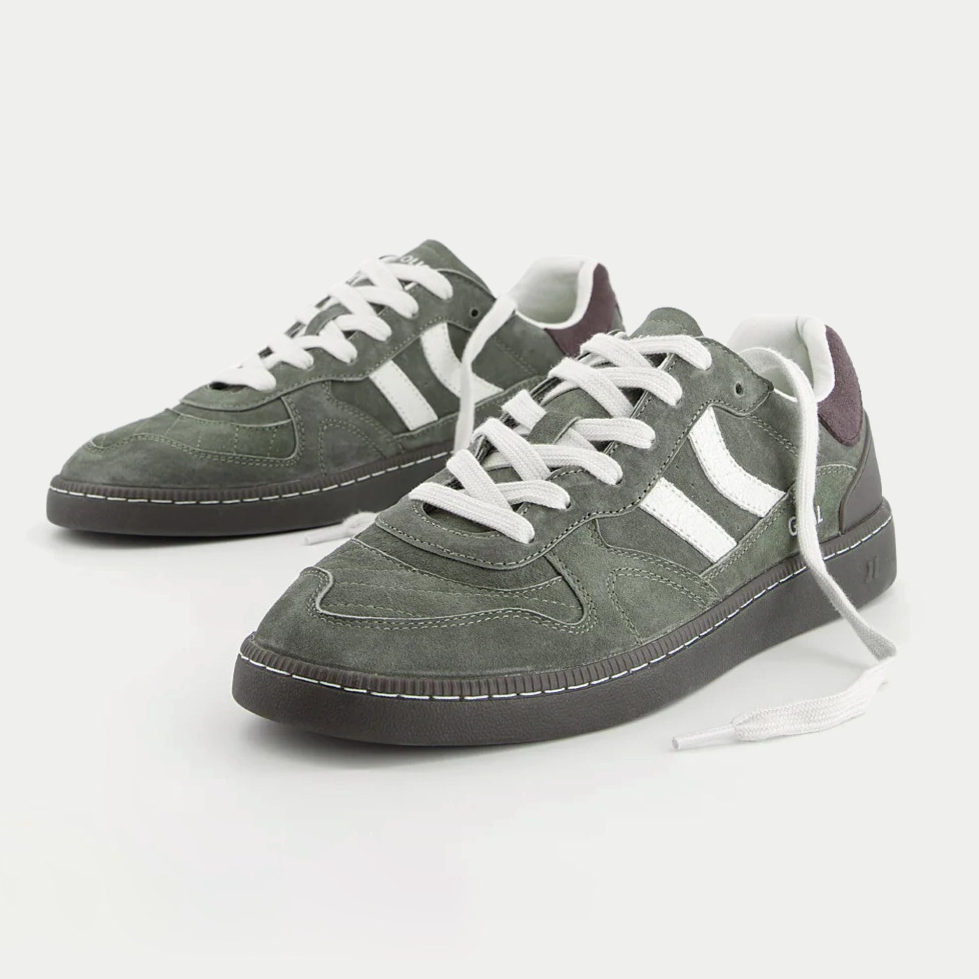 Baskets Goal Umber Edge kaki Coolway - paire de trois quarts avant, lacets blancs dénoués