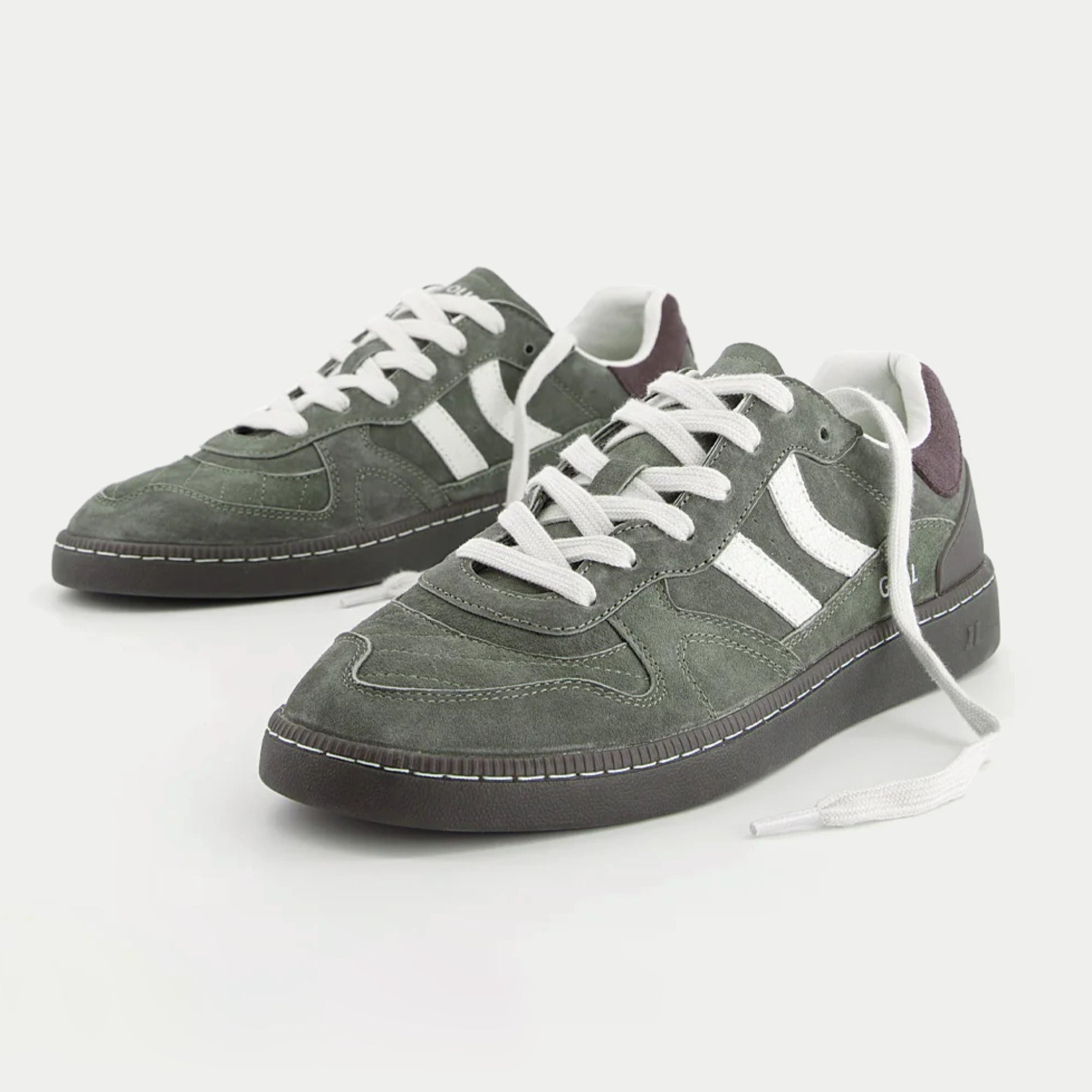 Baskets Goal Umber Edge kaki Coolway - paire de trois quarts avant, lacets blancs dénoués
