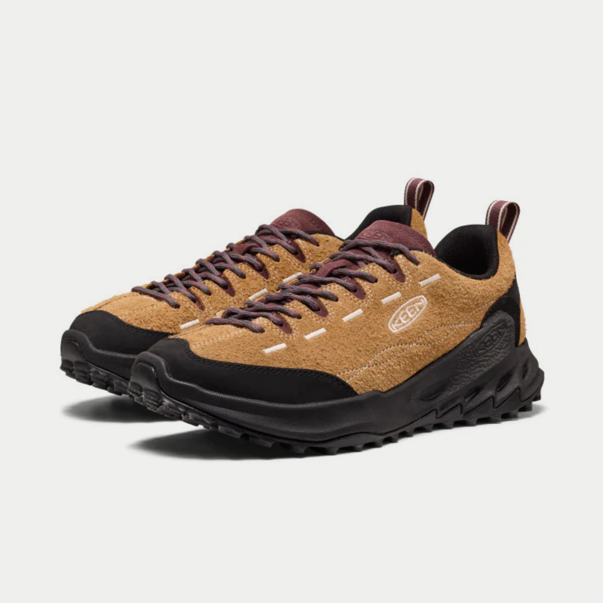 Baskets Jasper Zionic Chipmunk KEEN - la paire de trois-quarts avant, col et lacets bordeaux Huckleberry