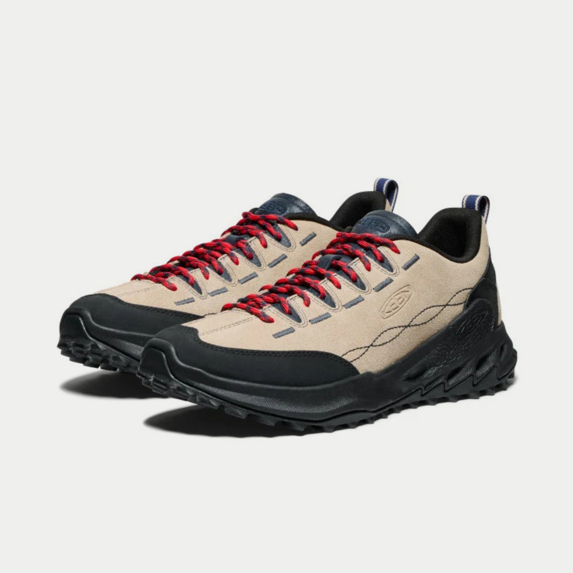 Baskets Jasper Zionic Safari KEEN - la paire de trois quarts avant, tige daim beige et bleu marine