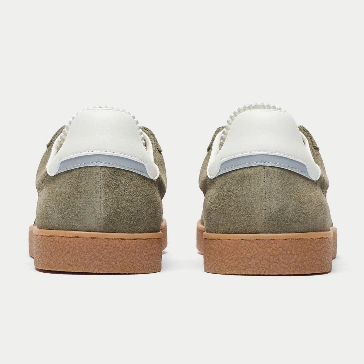 Baskets Lumbo kaki Faguo - vue arrière de la paire, contreforts blancs et bande gris clair au talon