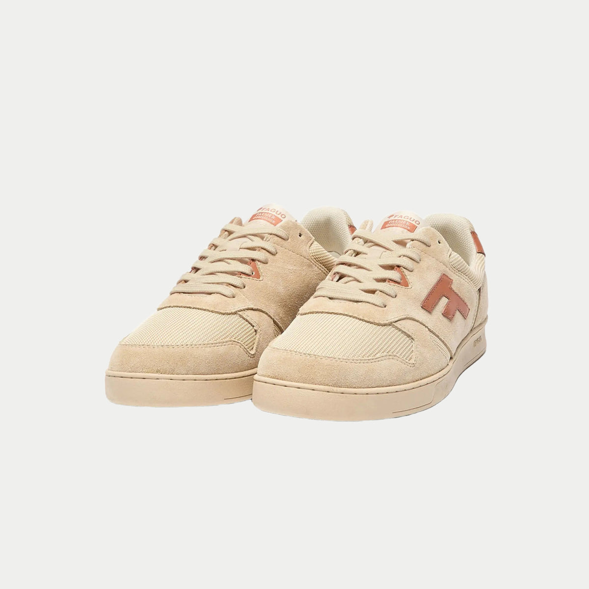 Baskets Palmer beige et rouille Faguo - packshot de la paire de face, empeigne daim et toile, logo F rouille