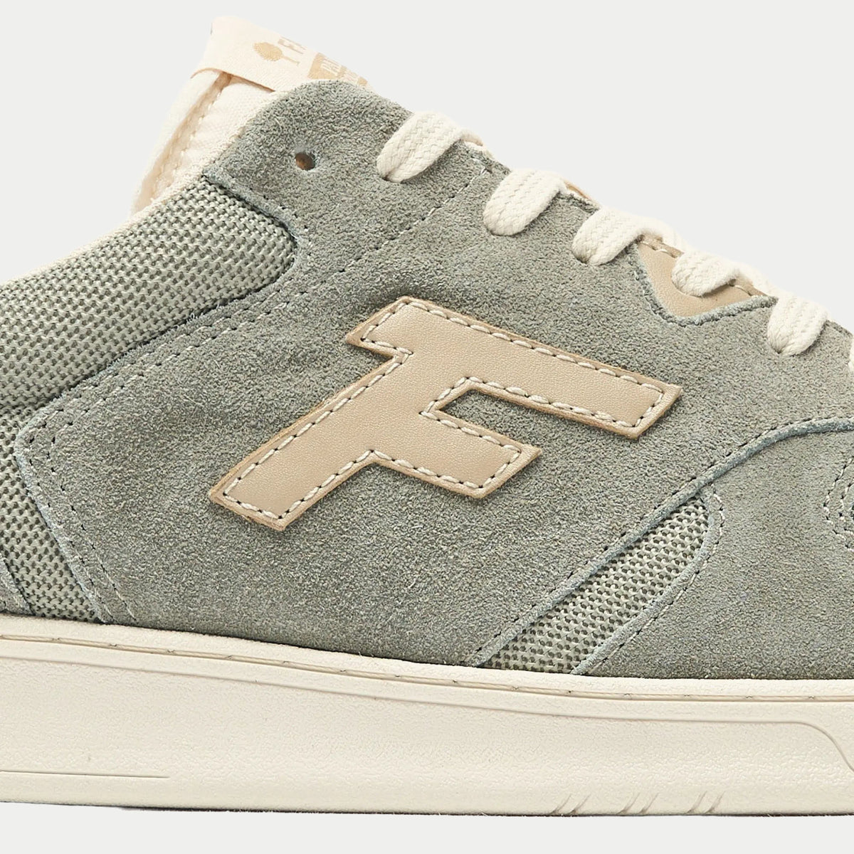 Baskets Palmer kaki Faguo - macro sur le logo F beige cousu sur le daim
