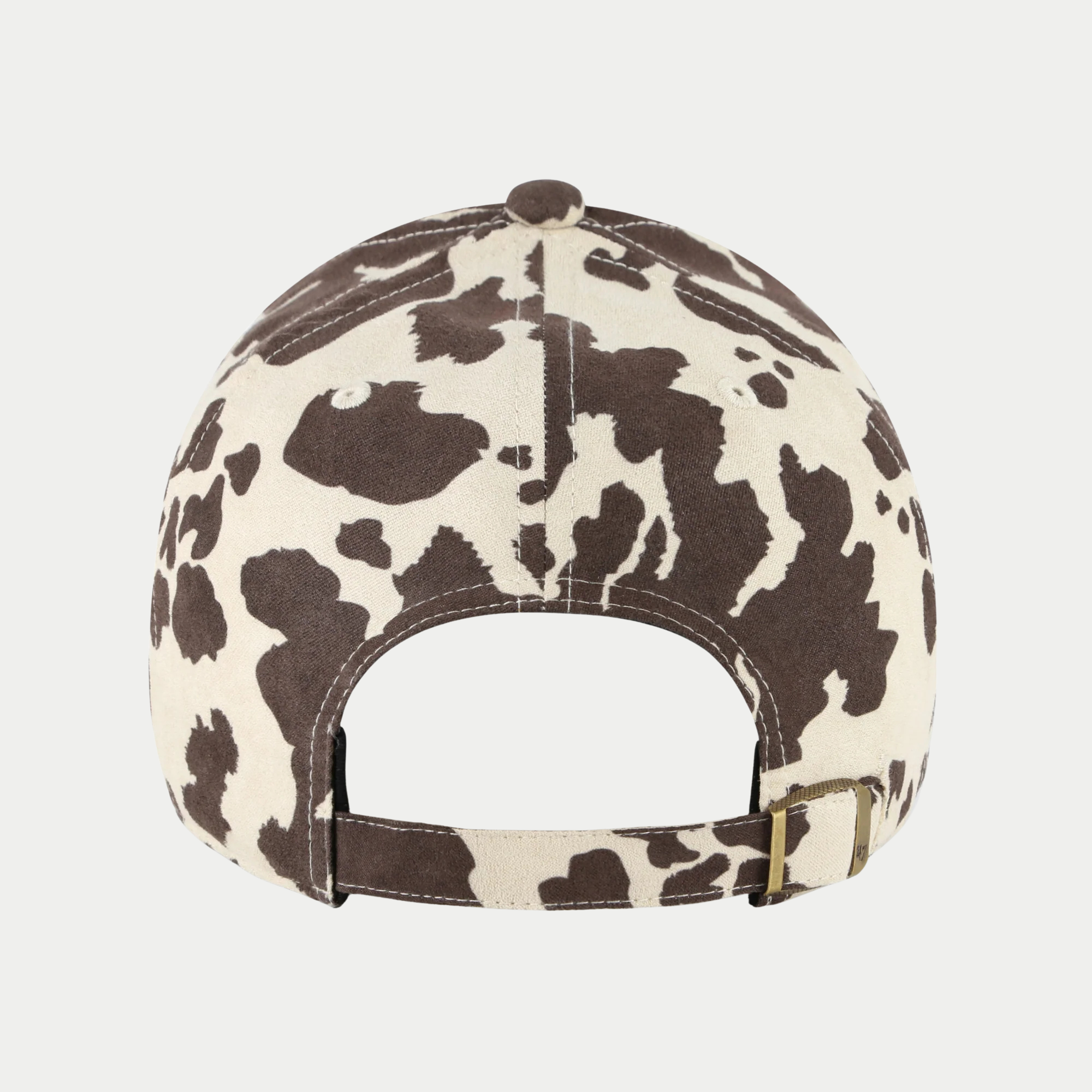 Casquette Clean Up '47 imprimé vache écru et brun vue de dos : bride arrière ajustable en suédine et boucle métal dorée