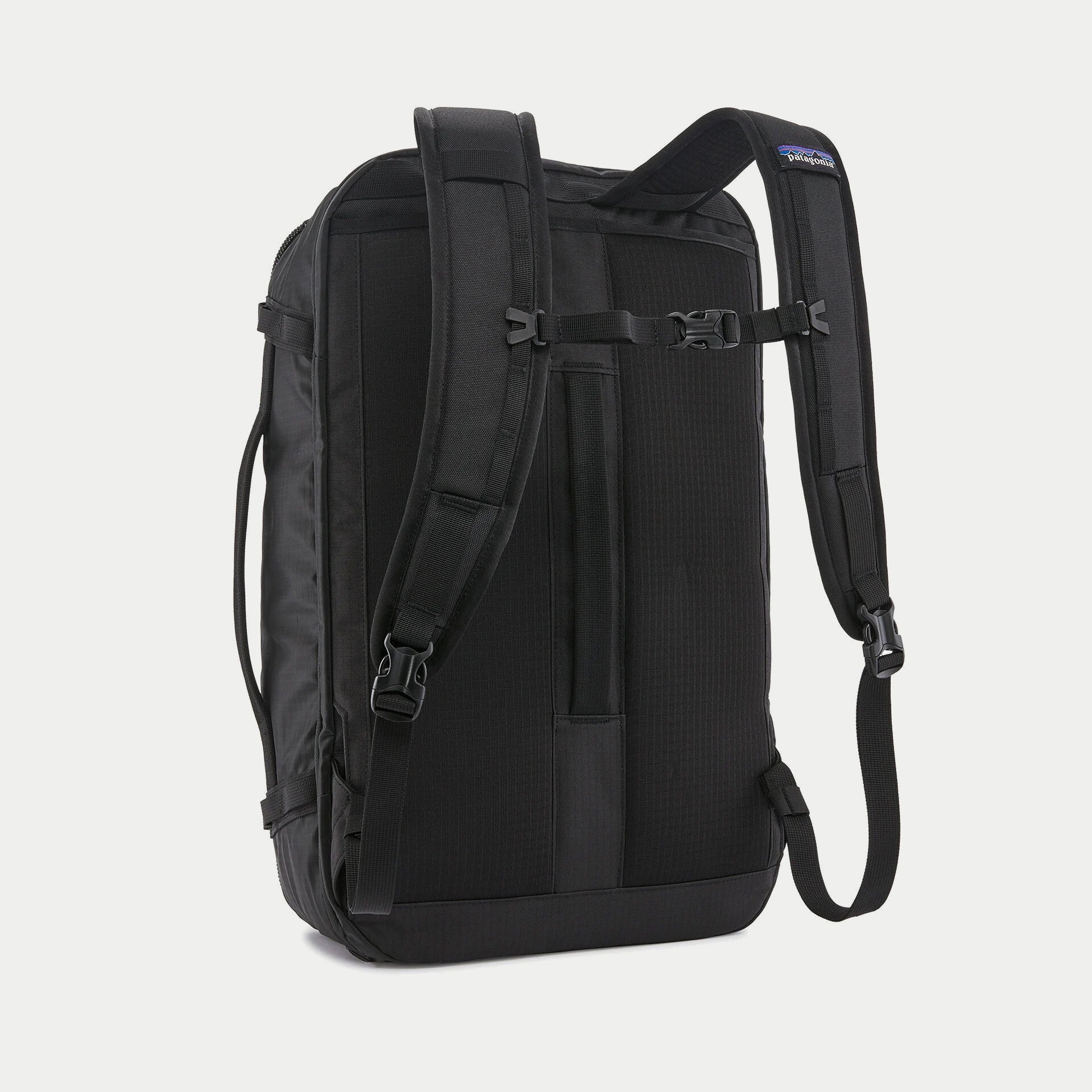 Black Hole Mini MLC 30L noir Patagonia de dos, dos matelassé et sangle de poitrine, ceinture rangée