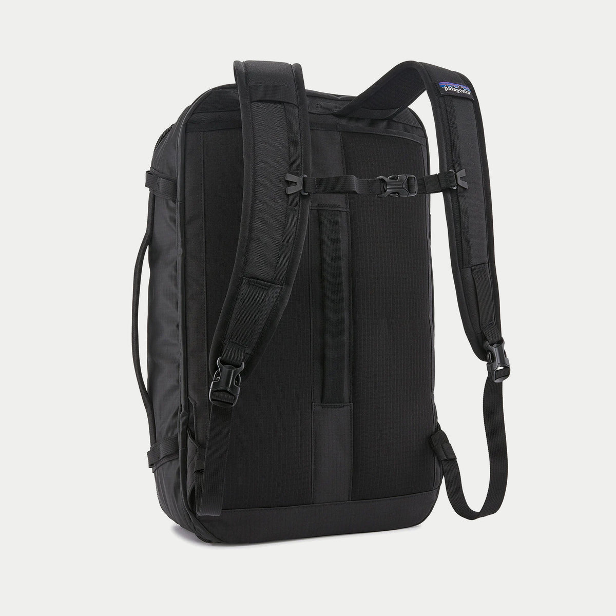 Black Hole Mini MLC 30L noir Patagonia de dos, dos matelassé et sangle de poitrine, ceinture rangée