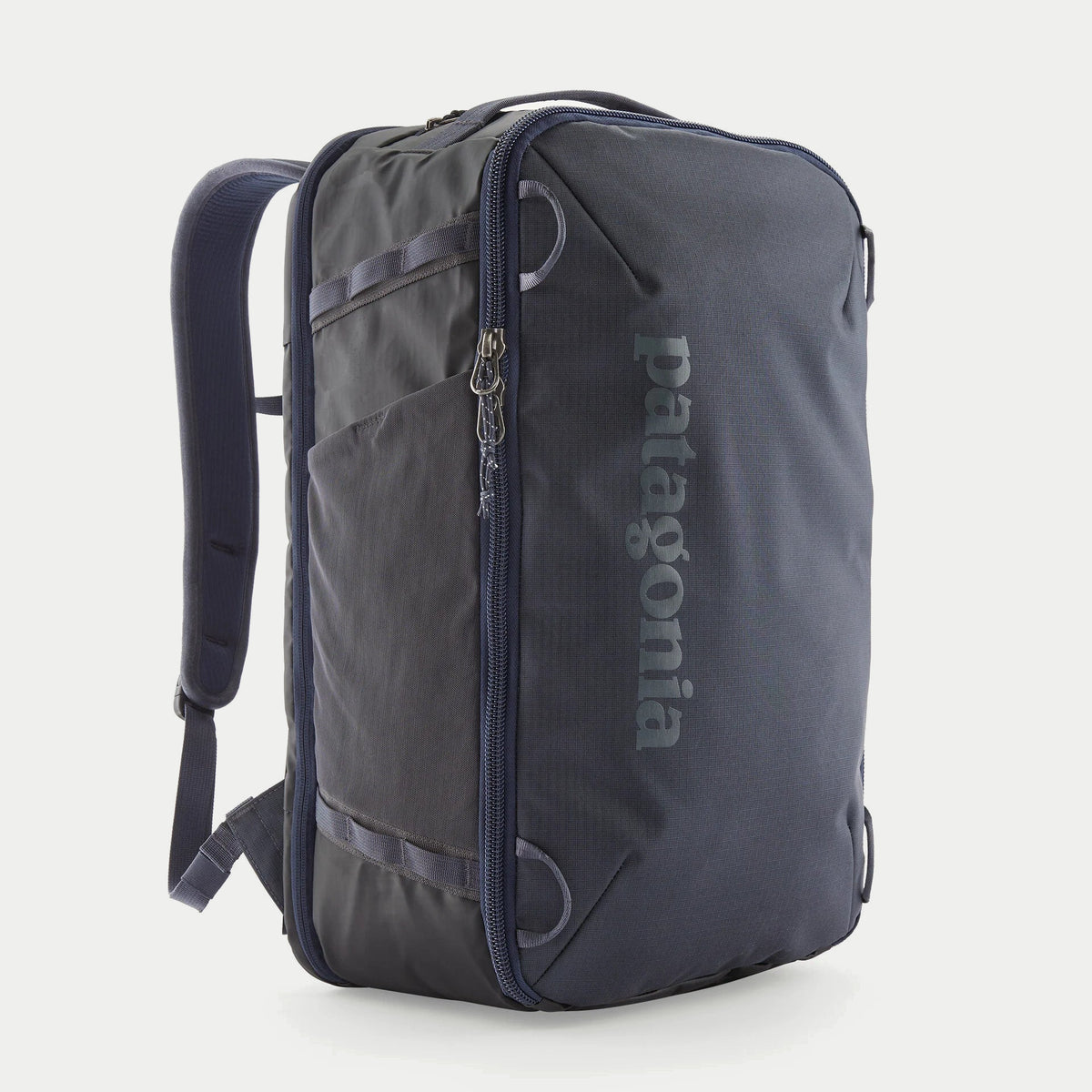 Sac Black Hole Mini MLC 30L Smolder Blue Patagonia, trois-quarts avant, bretelles déployées et zip périmétrique