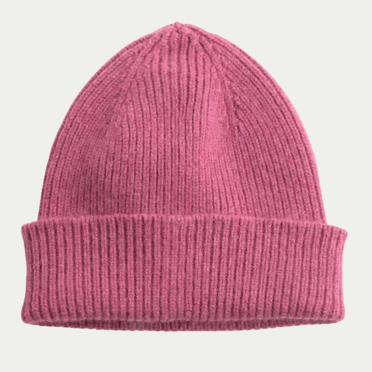 Bonnet Barra rose framboise soutenu, laine côtelée légèrement chinée, revers large replié.