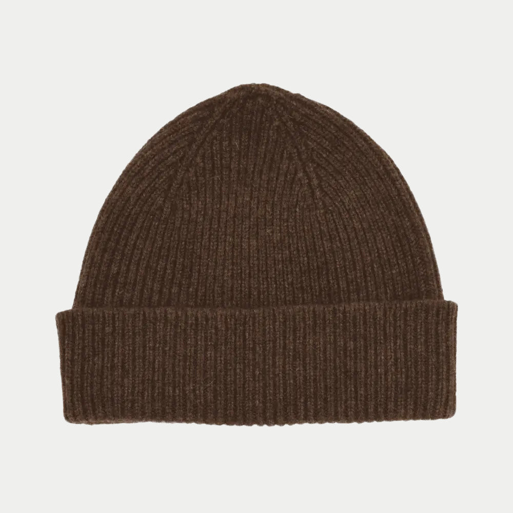 Bonnet Barra brun chocolat chiné de fils plus clairs, côtes fines, revers large, laine dense.