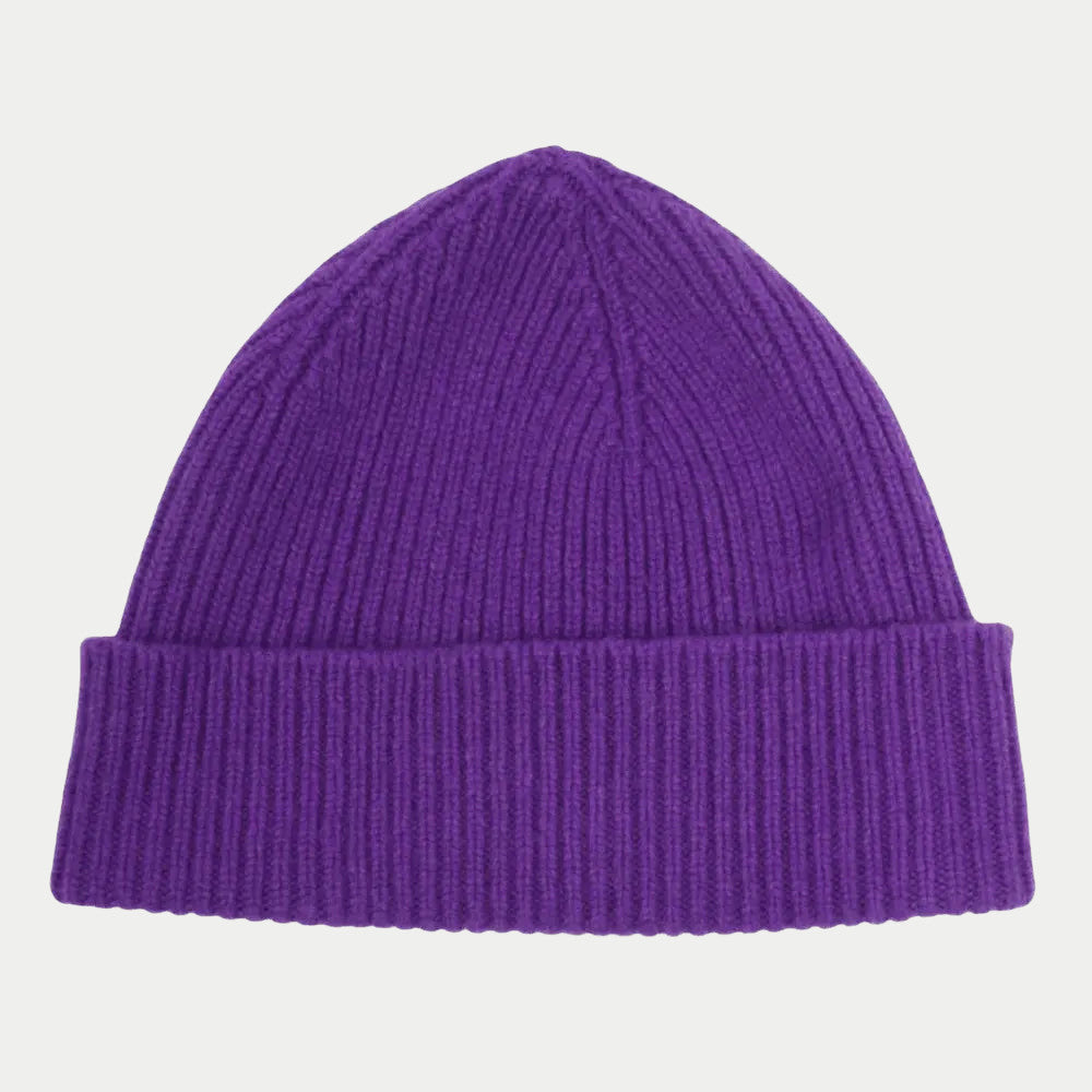 Bonnet Barra violet vif franc, maille côtelée serrée, revers double, calotte en dôme à plat.