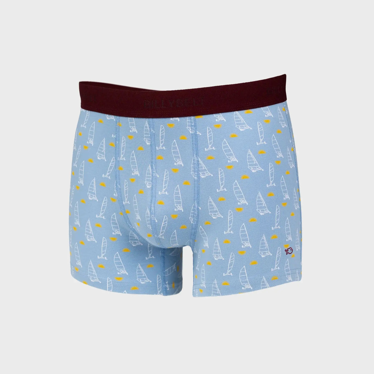 Boxer Land Sailer bleu ciel à plat, imprimé chars à voile blancs et petits soleils jaunes, ceinture bordeaux