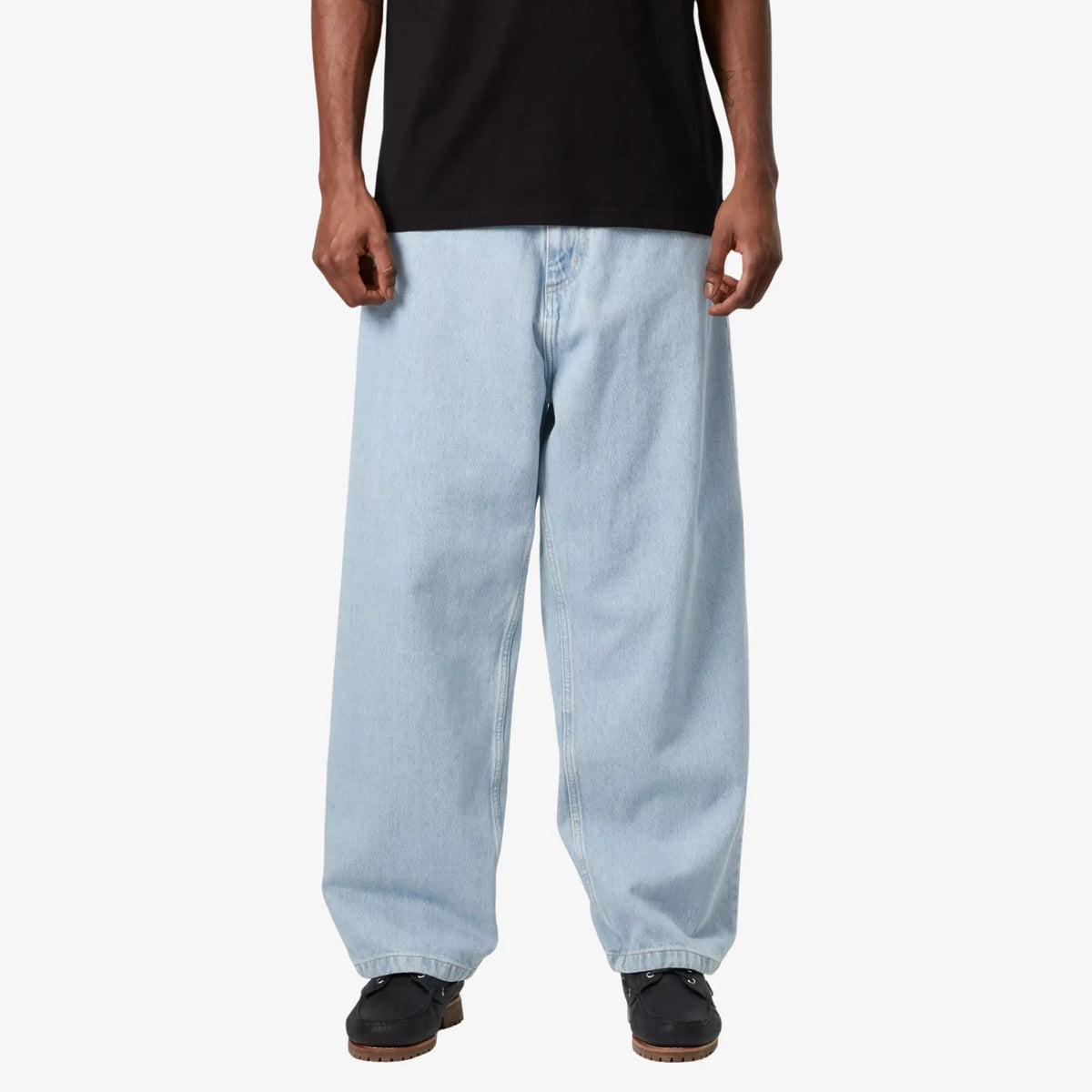 Brandon Pant Blue Heavy Worn Bleached porté de face : bleu pâle presque blanc, sergé apparent, ourlet simple