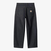 Brandon Pant Blue Rigid de Carhartt WIP à plat, dos : denim brut indigo très foncé, surpiqûres orangées