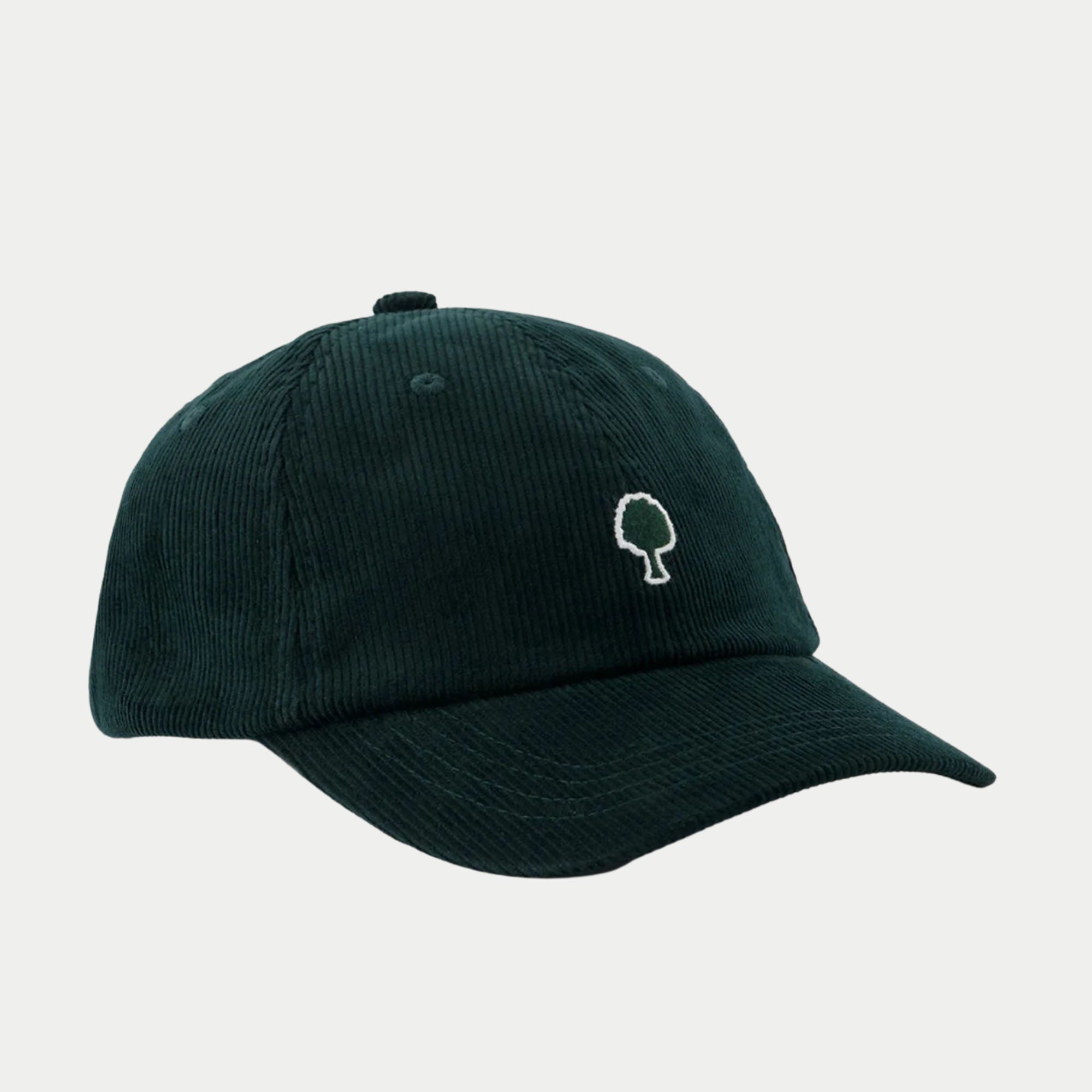 Casquette Faguo en velours côtelé vert sapin, vue trois-quarts avant, broderie arbre cerclée de blanc et visière courbée