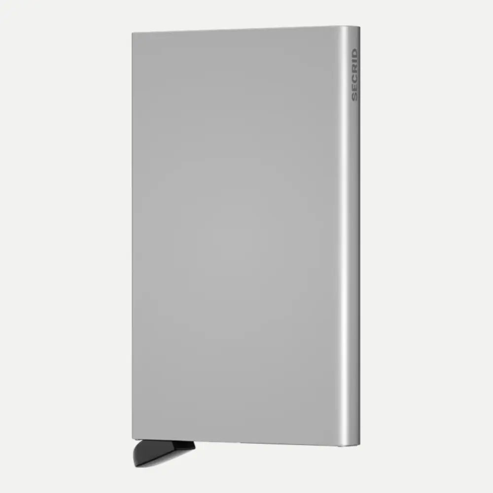 Porte-cartes en aluminium argent brossé debout de face, logo gravé sur la tranche