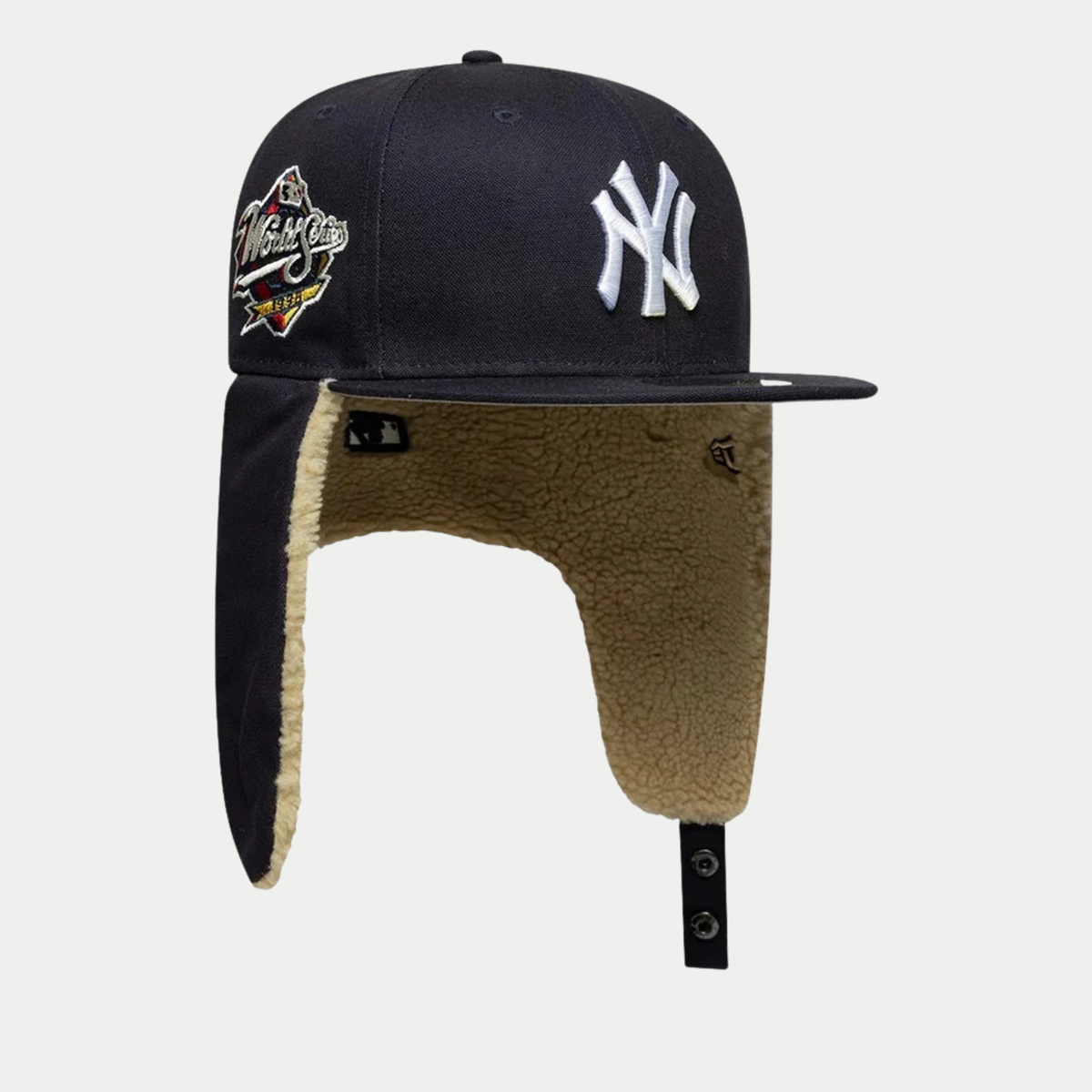 Casquette 59Fifty Dogear Yankees Bleu Marine New Era - profil, patch World Series brodé et oreillettes rabattues