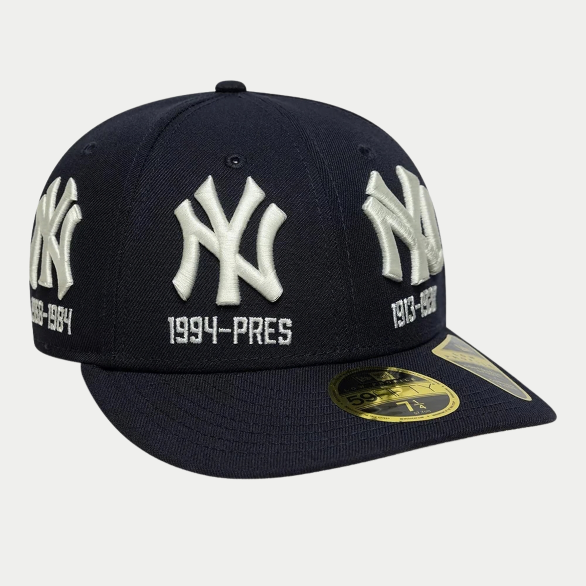Casquette New Era 59Fifty Low Profile Yankees bleu marine de trois-quarts droit, logo NY 1994-PRES brodé au centre