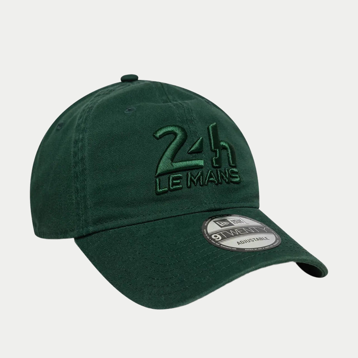 Casquette 9Twenty verte vue de trois-quarts droit, broderie ton sur ton et visière préformée surpiquée