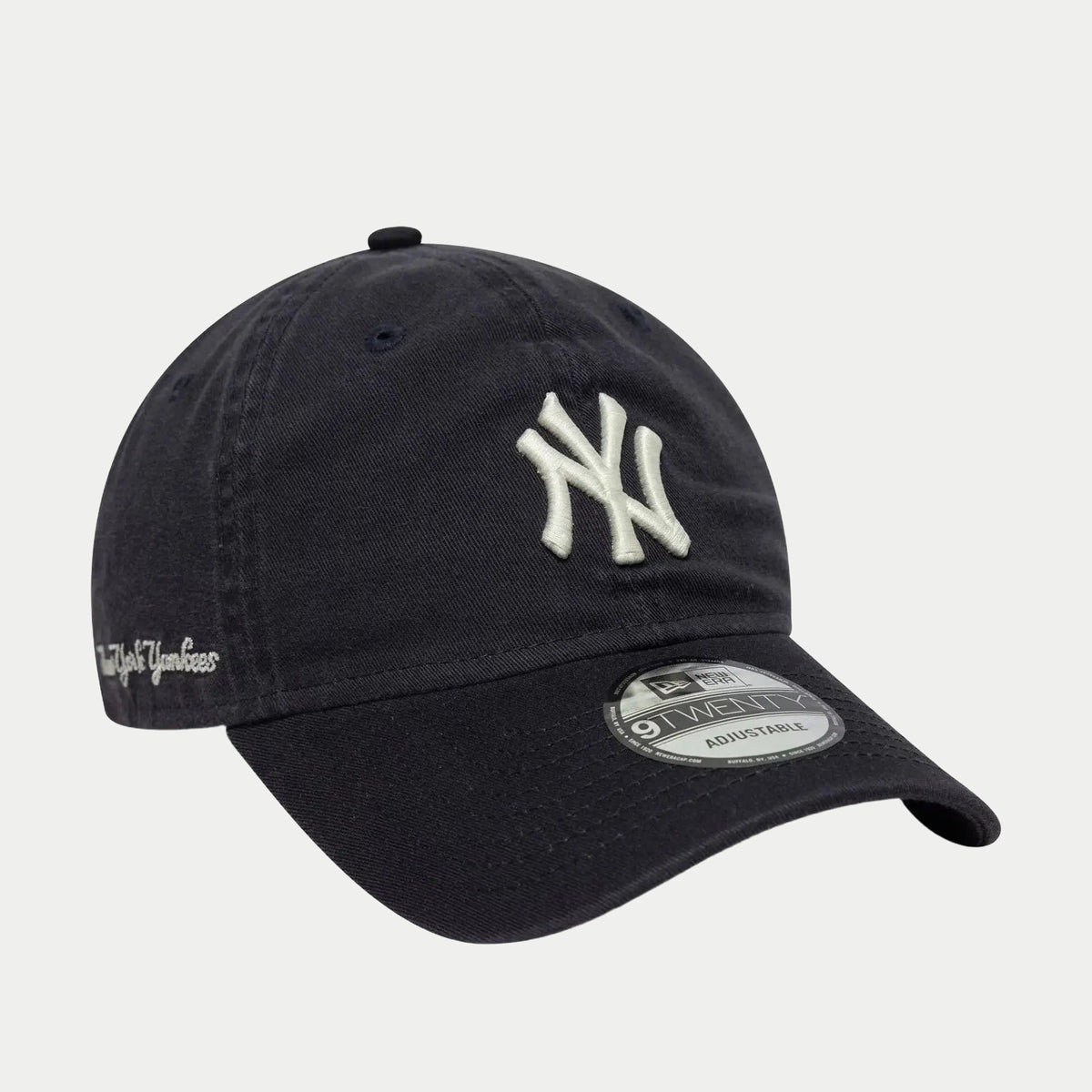 Trois quarts gauche, script New York Yankees entrevu sur le panneau latéral