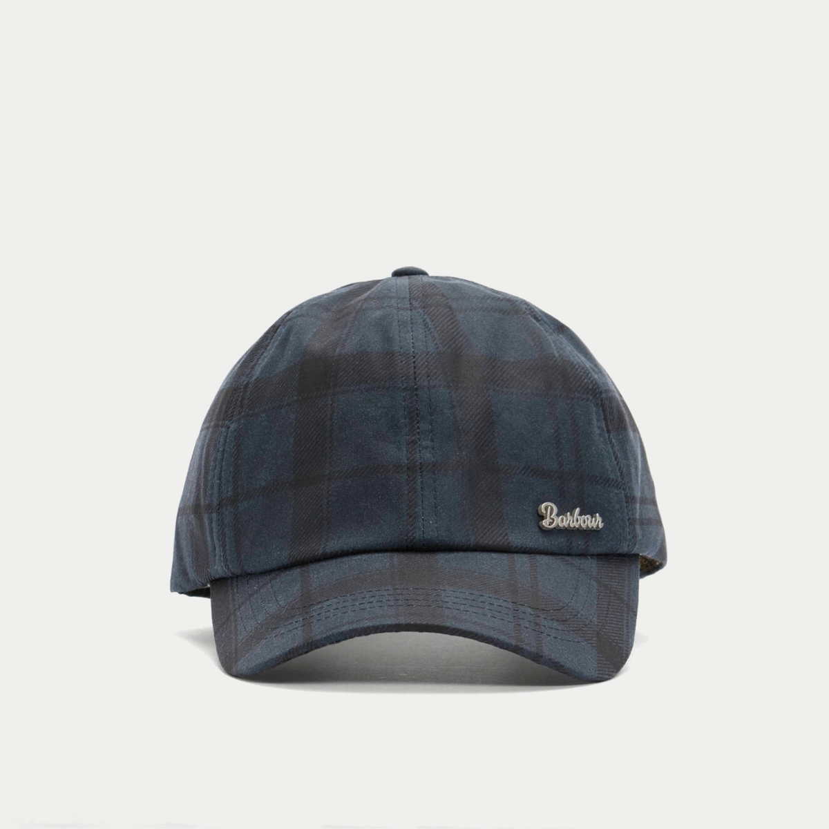 Casquette Ambleside Barbour tartan bleu marine vue de face, plaque logo script en métal sur le côté gauche