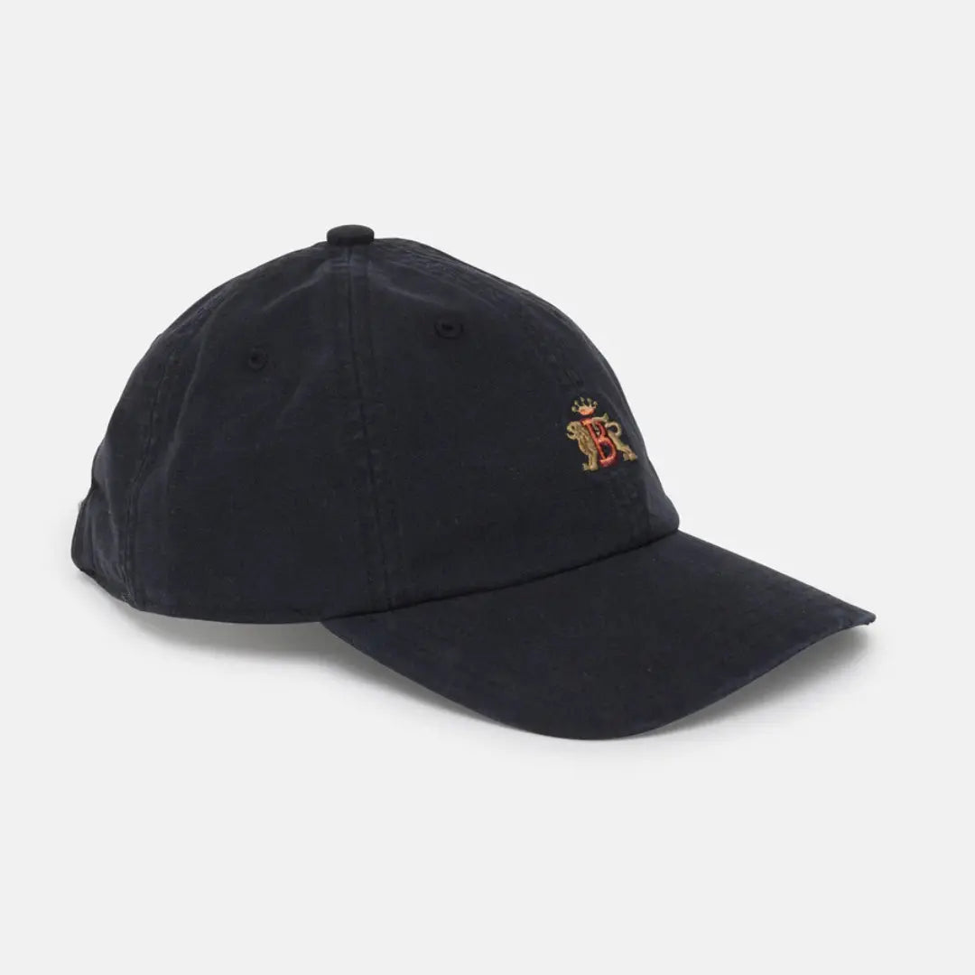 Casquette Baracuta en coton délavé noir, trois quarts face, écusson B couronné brodé rouge et doré