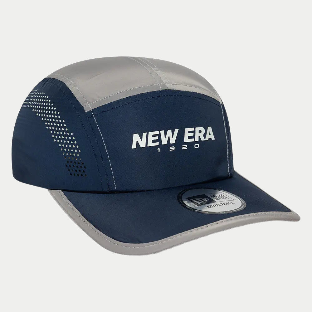 Casquette Runner New Era bleu marine de trois quarts, perforations latérales