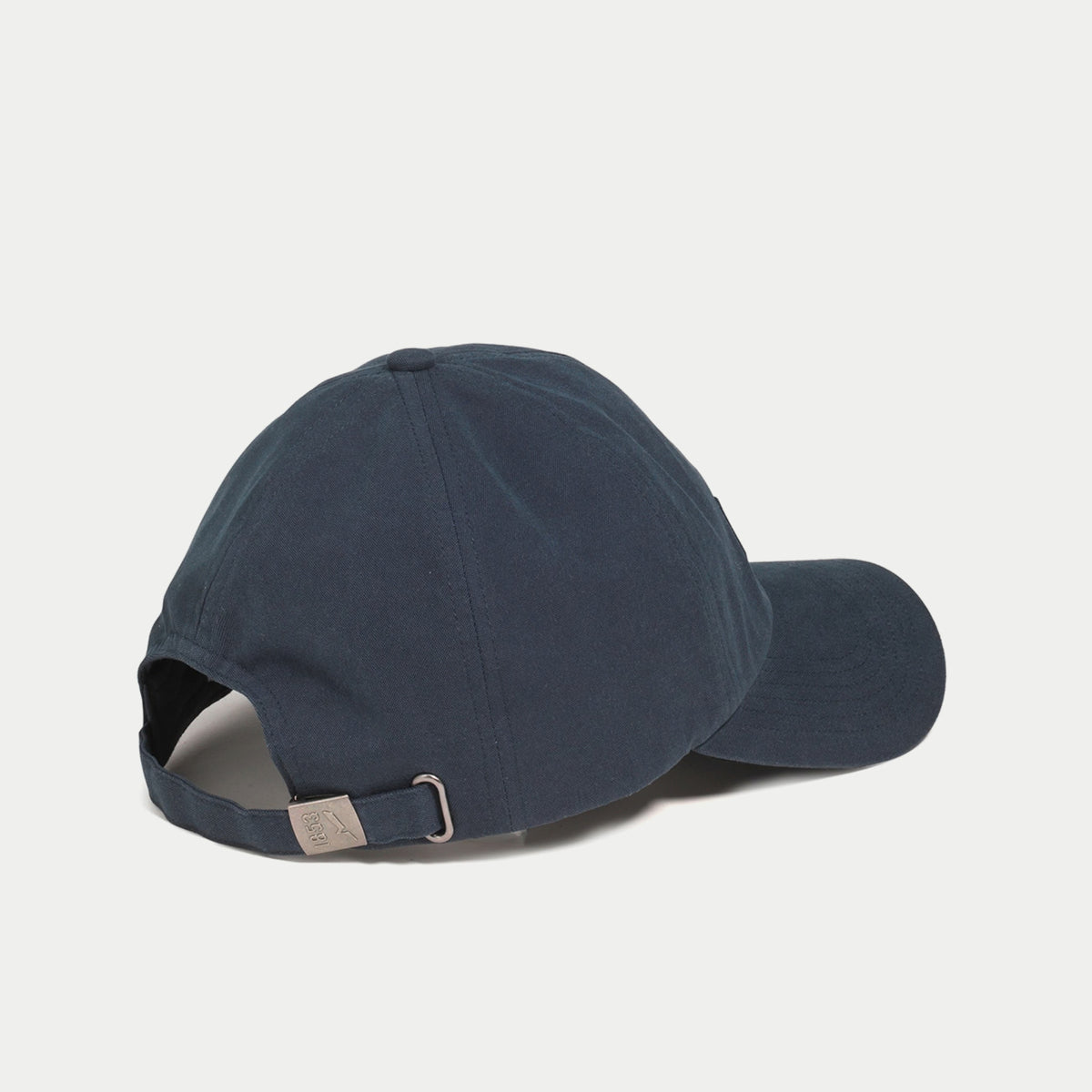 Dos de la casquette Aigle bleu marine, boucle de réglage en métal