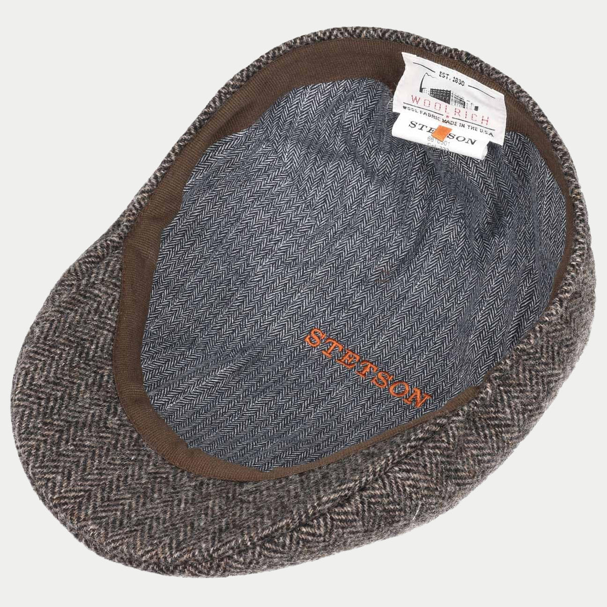Intérieur de la casquette à chevrons, doublure grise et étiquette lainage Woolrich