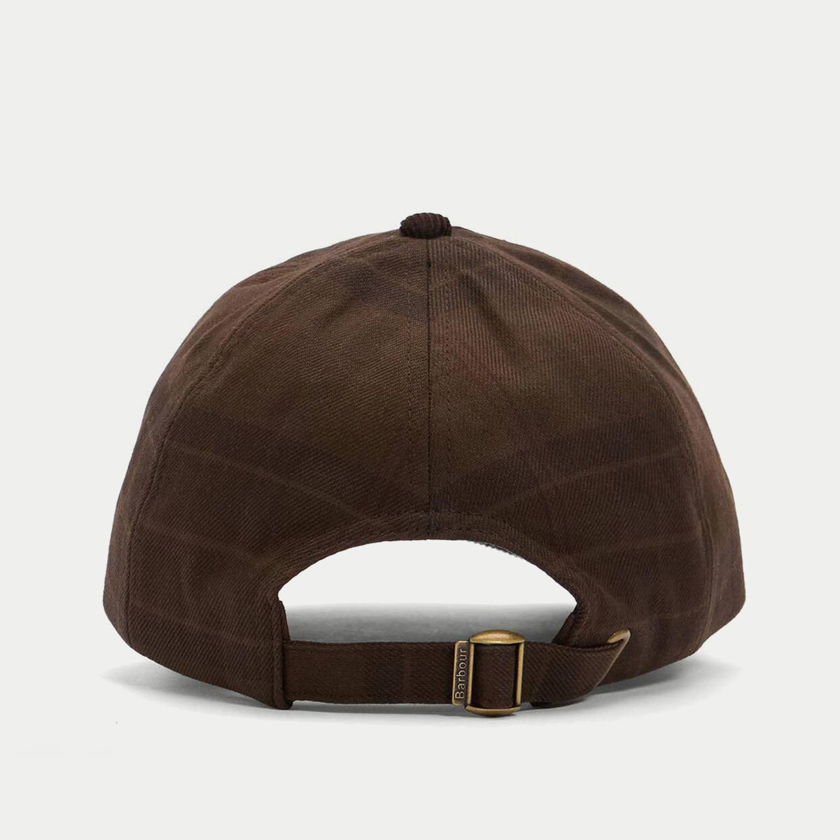 Dos de la casquette Macklow tartan marron : sangle de réglage à boucle laiton gravée Barbour et ouverture arrière.