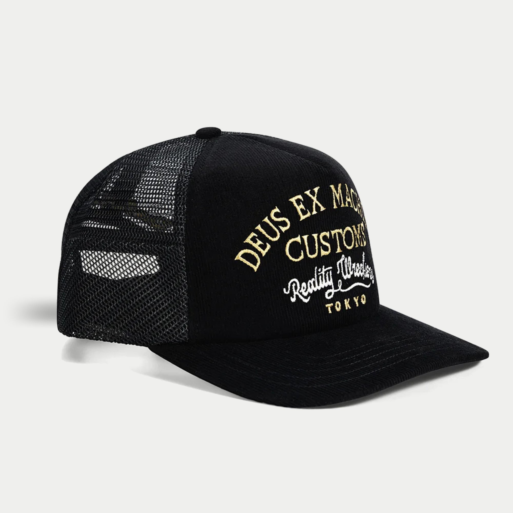 Casquette trucker Marsden noire Deus Ex Machina vue de trois-quarts, devant en velours côtelé, broderie or blond et blanc
