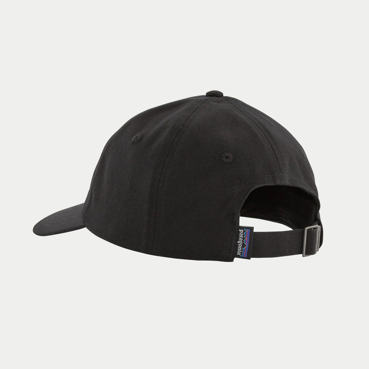 Casquette P-6 Label Trad noire Patagonia vue arrière, calotte basse six pans et attache tissu à boucle métal