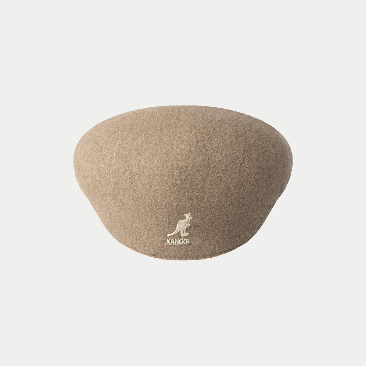 Casquette plate 504 laine Kangol Warm Taupe vue de dos, kangourou brodé ton sur ton au centre de la calotte.