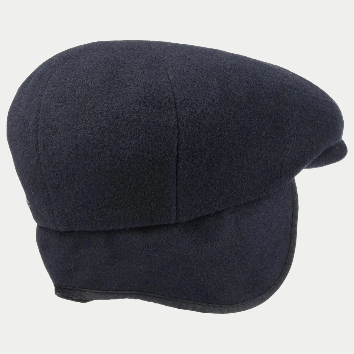 Trois-quarts arrière de la casquette bleu marine, oreillettes bordées de nylon